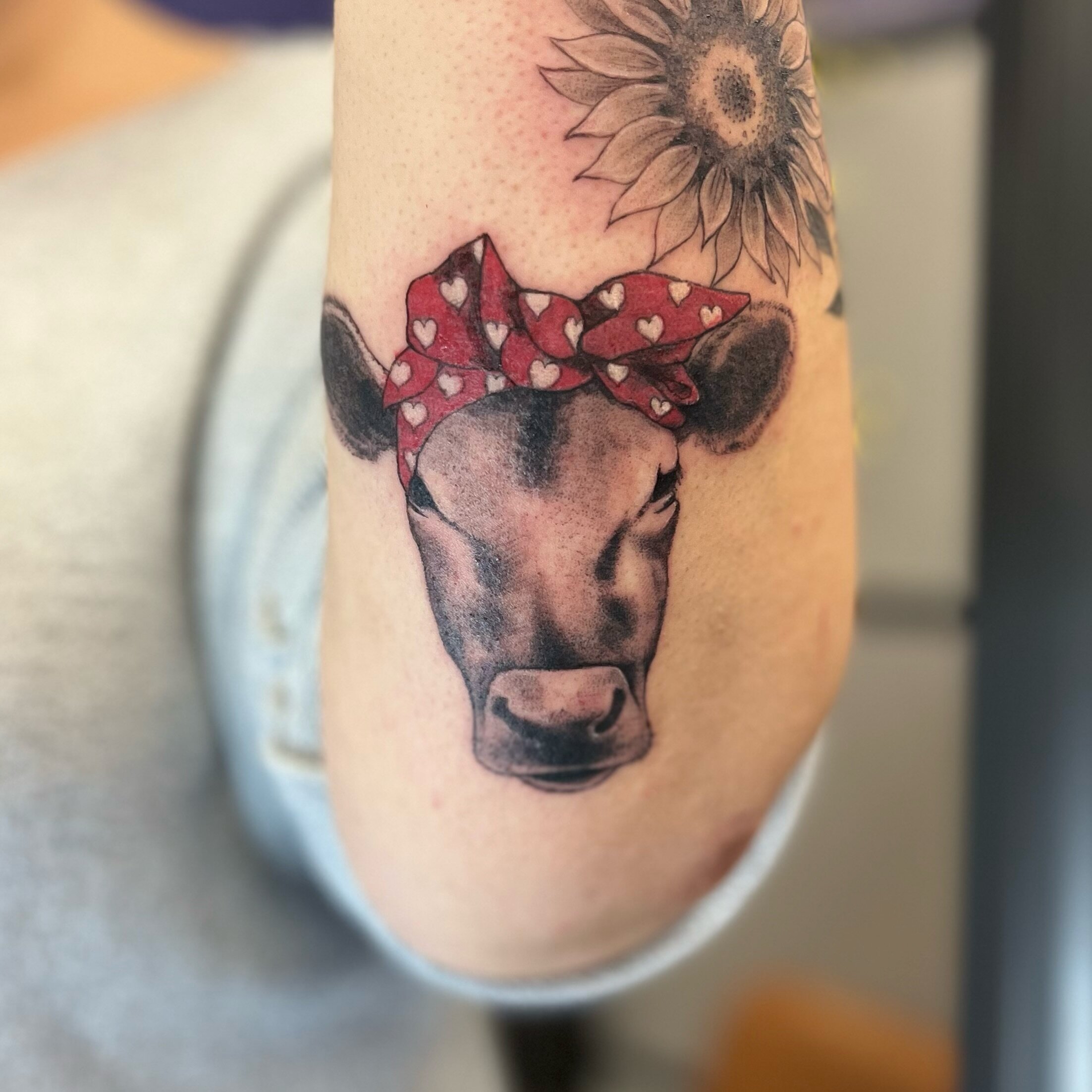 We&rsquo;ll never not repost this one 🐮 Precious cow done by @blackinklinearts 
.
.
.
#cowtattoo #precious #animaltattoo #finelinetattoo #shading #gta #brampton #bramptontattoos