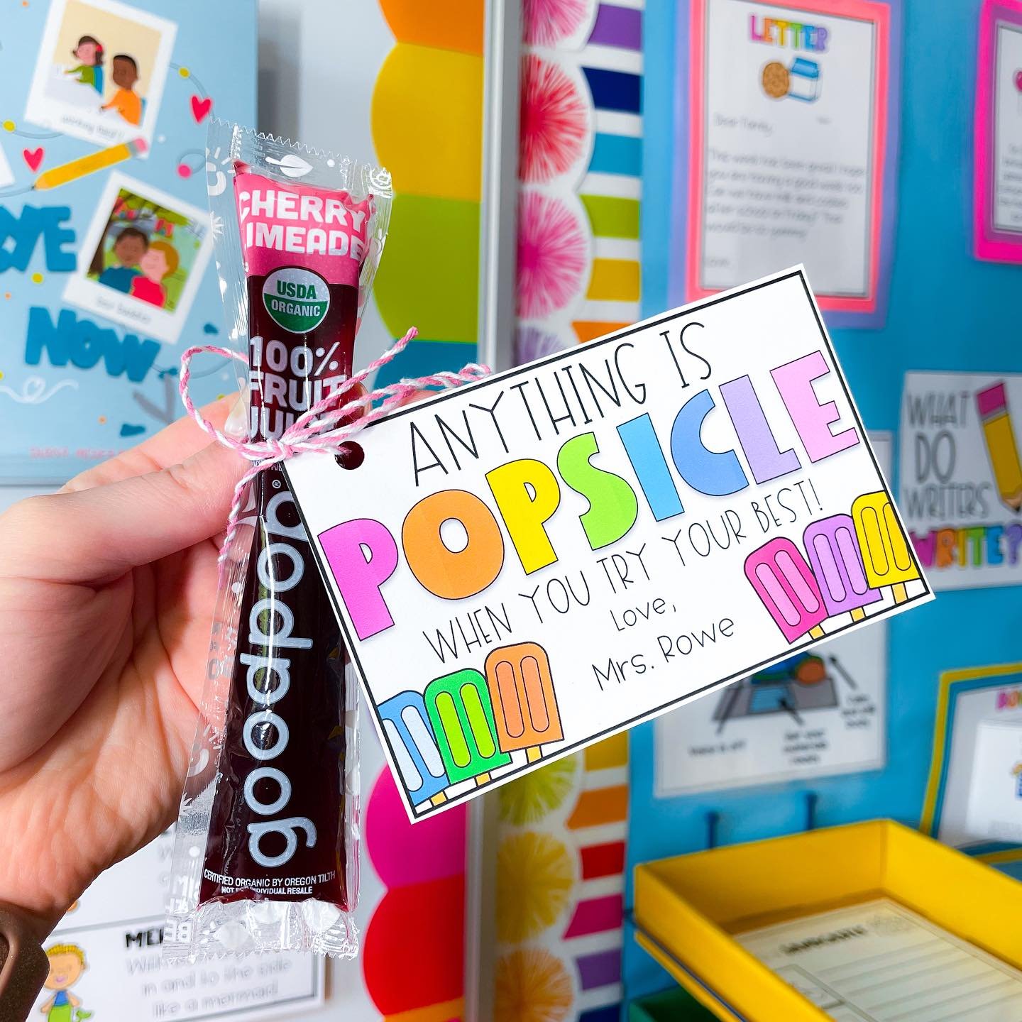 ✨FREEBIE FRIDAY! ✨

Use these popsicle tags to celebrate being done with End of Year testing! 

Surprise your students with an already frozen popsicle, or give them one straight out of the bag to take home to stick in the freezer so they have a treat