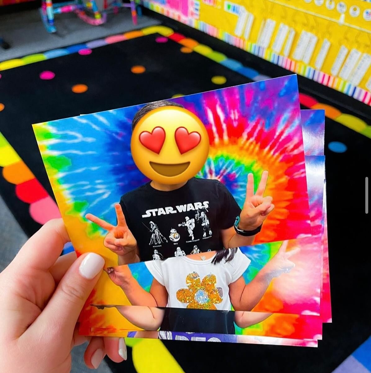 Peace out, first grade! ✌🏼

l love hanging up a piece of green butcher paper, snapping my littles&rsquo; pics, and using a green screen app to make these fun photo keepsakes for our End of Year Memory Books!

End of Year Memory Books are on my TPT, 