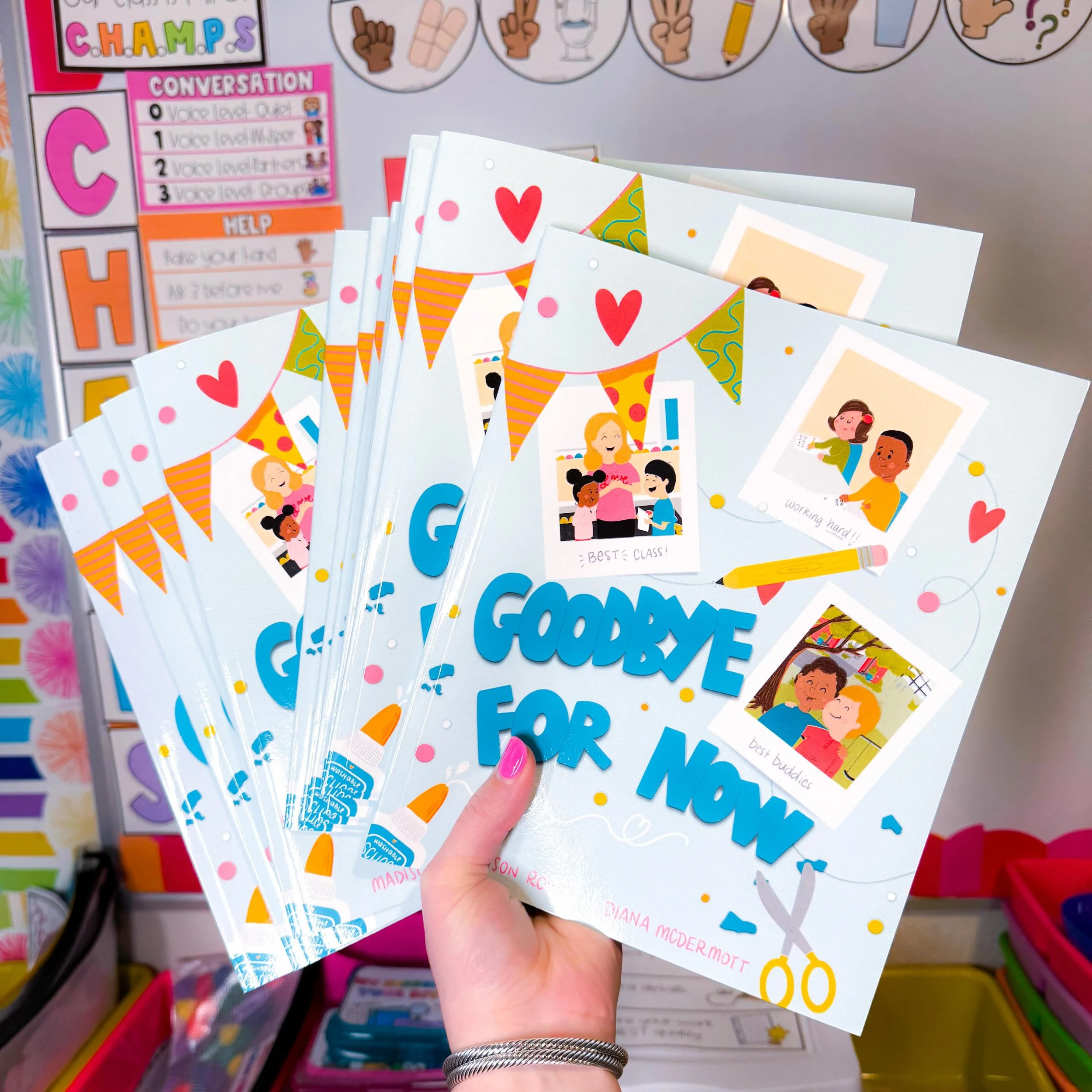 WIN the sweetest End of Year book to read aloud to your class! 🤩🤩🤩

How to enter: 
💖Like this post 
💖Comment when your last day of school is 
💖Tag a friend for an extra entry! 

Winners will be randomly selected and contacted on 5/9!

This swee