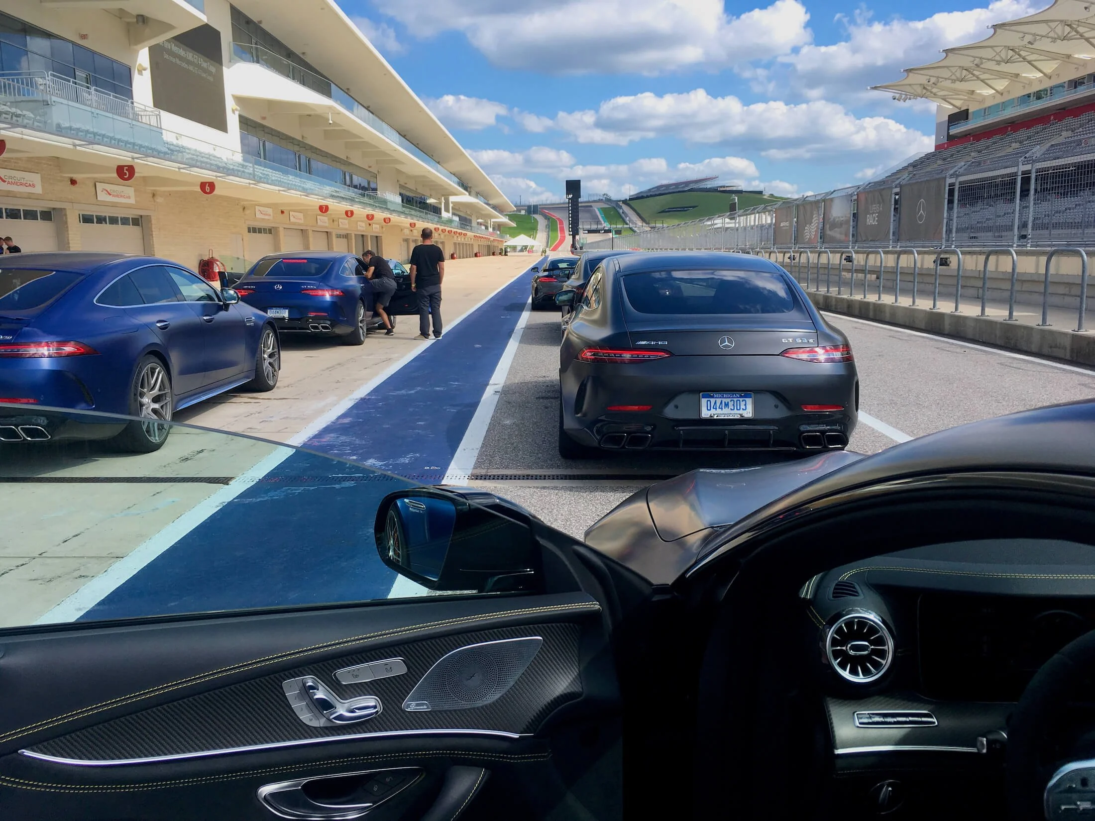 Klart för start vid testkörningen av   Mercedes-AMG GT 4-door Coupé 63 S 4Matic   på Circuit of the Americas utanför Austin i Texas. Foto: Eric Lund. 