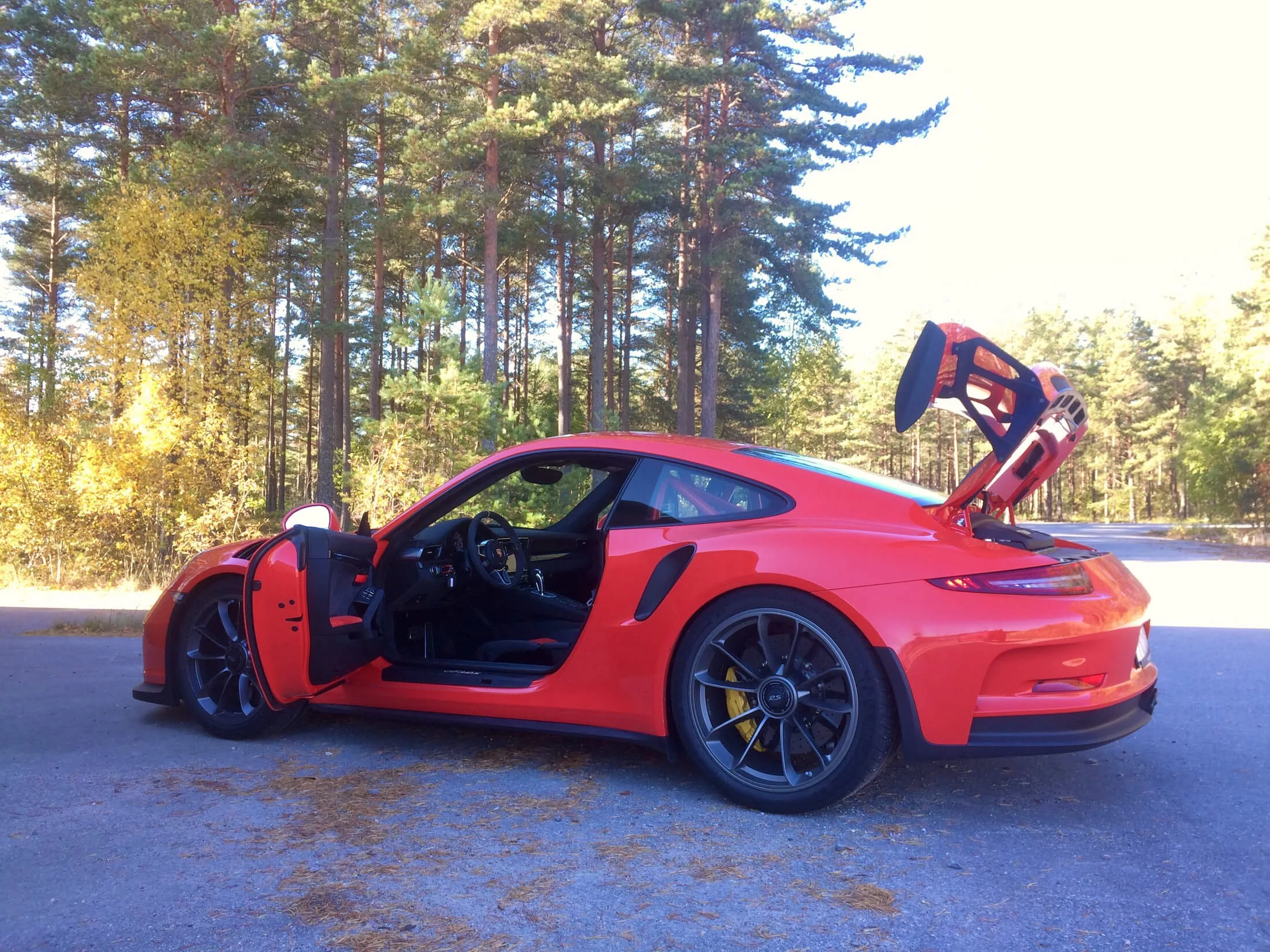  Lucköppning under fotosessionen för GranTurismo med testbilen   Porsche 991 GT3 RS  . Foto: Eric Lund. 