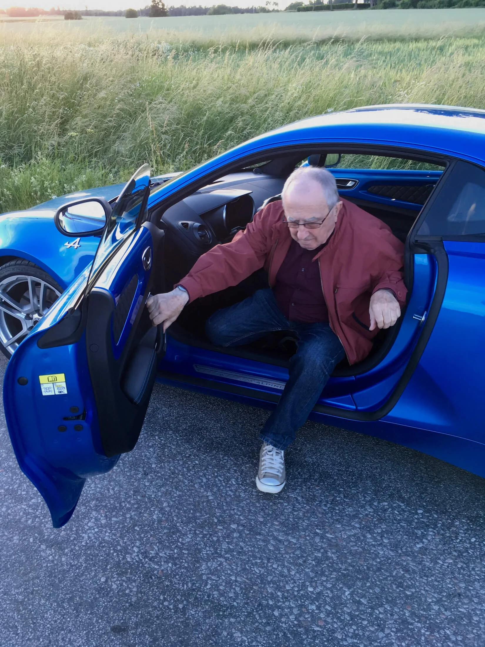 Testbilen   Alpine A110   är lite och låg och kräver viss gymnastisk färdighet när man ska i och ur. Foto: Eric Lund. 