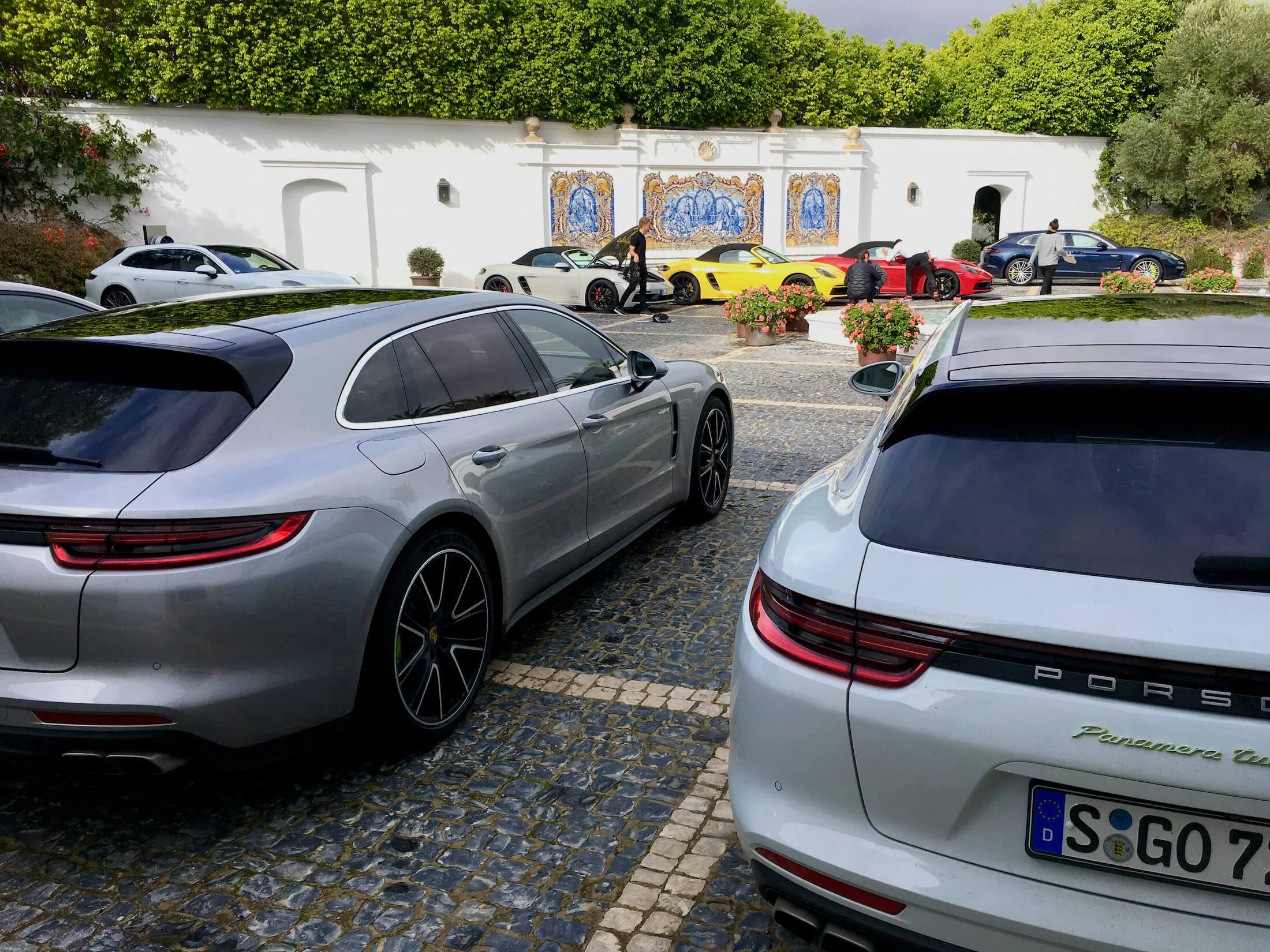  Provkörning av  Porsche Panamera Sport Turismo Turbo S E-hybrid  (puh!) i Spanien.  Porsche 718 Boxster GTS  testade vi också, men inte på racerbanan som tänkt – för då bröt monsunregnet ut … Foto: Eric Lund.  