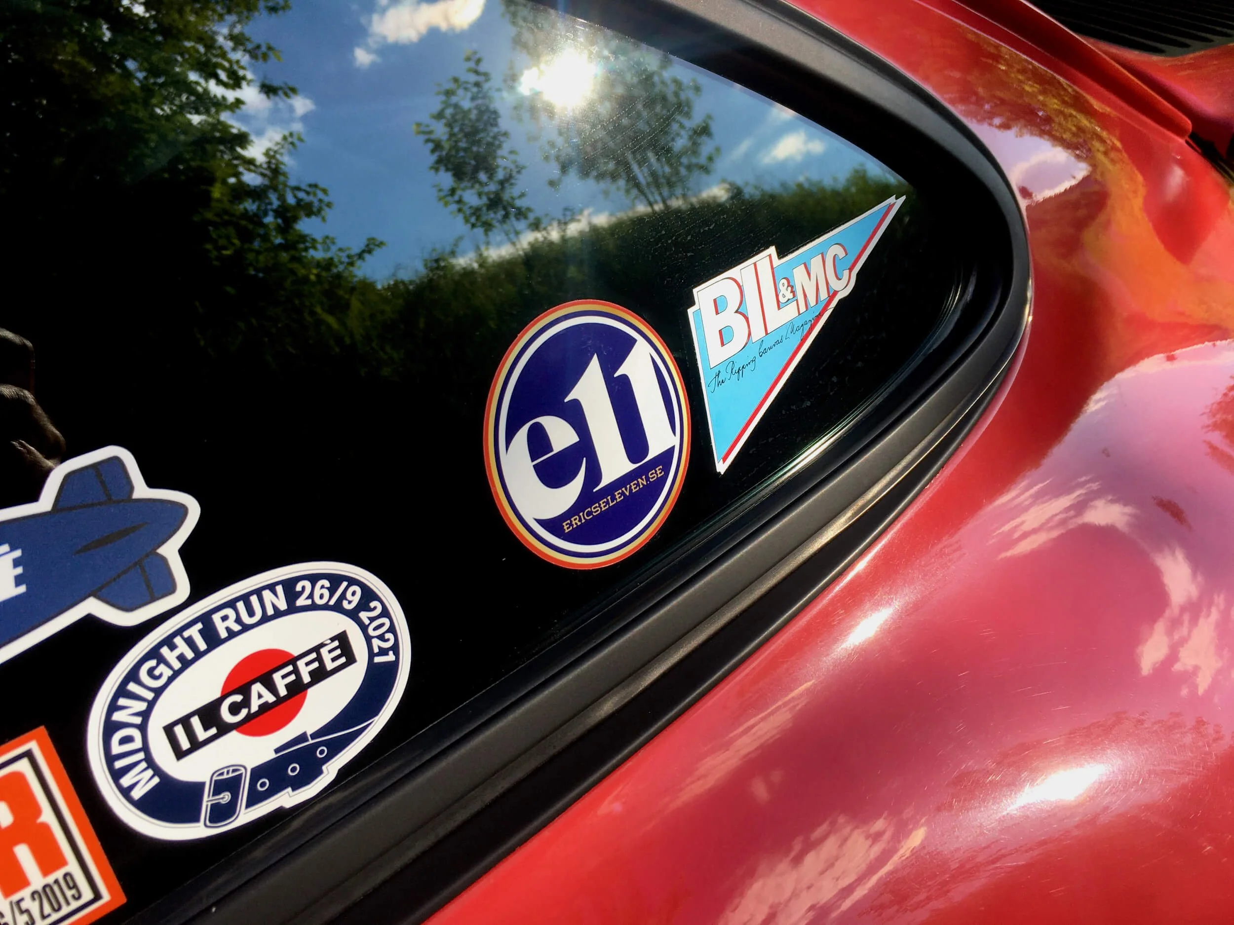 Grafiskt pauspyssel resulterade i en variant på logon –&nbsp;och smack så satt den i rutan