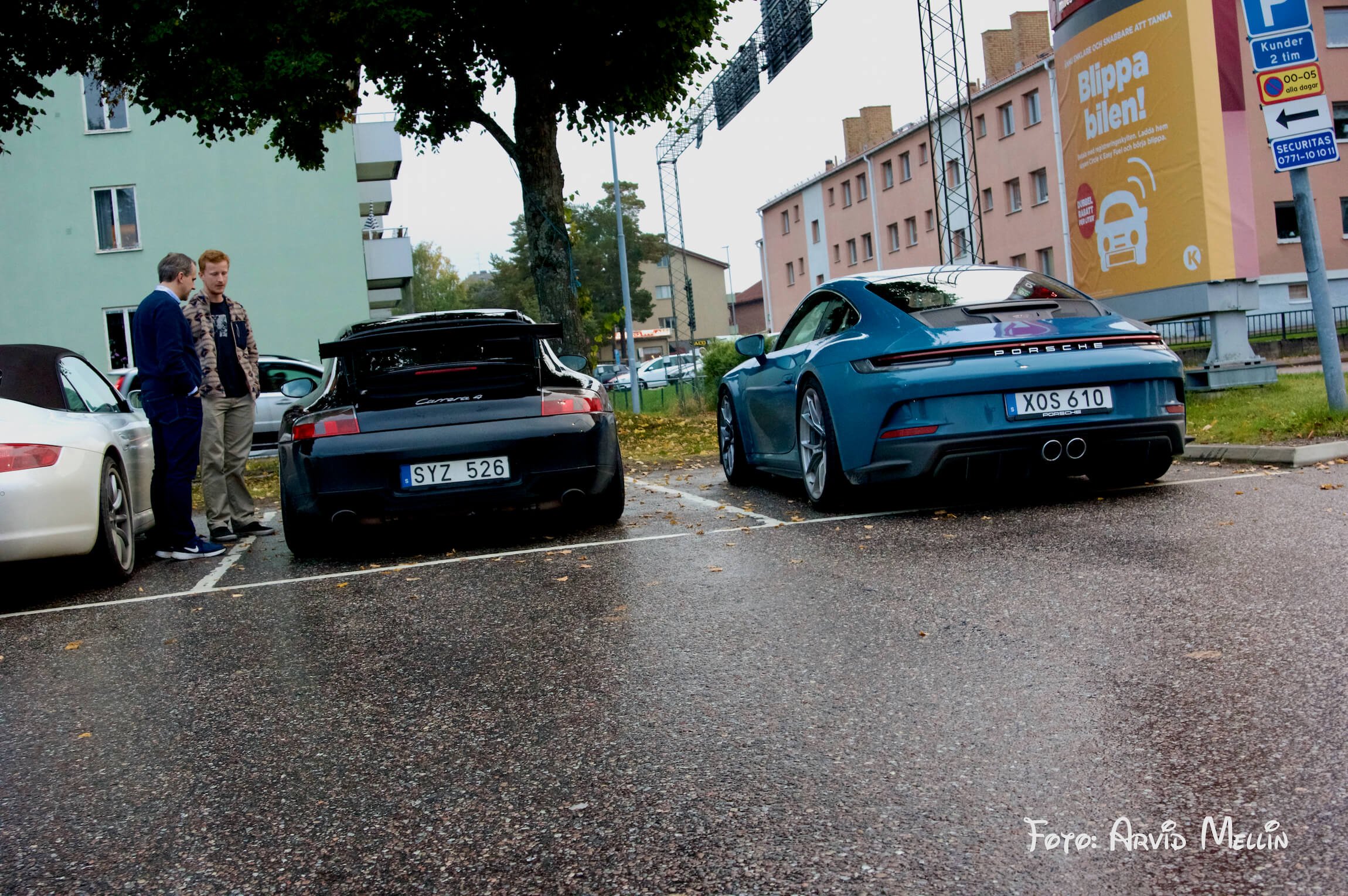 Hej Porschegubbar* stå på bromsen och låt oss pratsamma vara