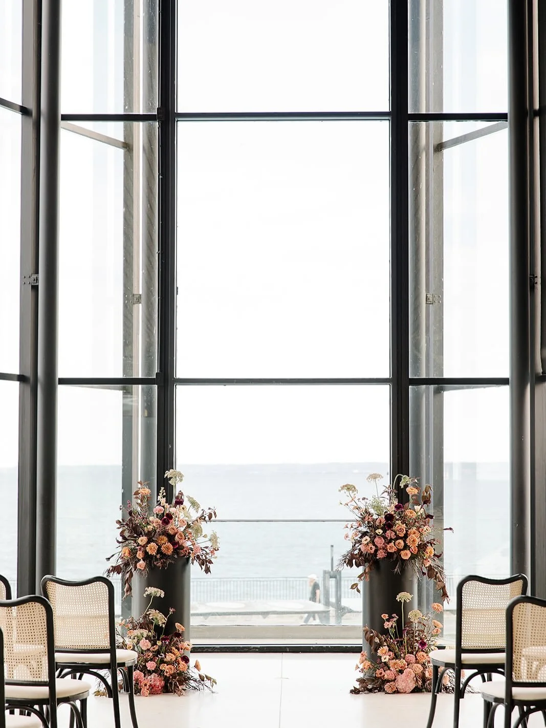 Spencer&rsquo;s at the Waterfront never disappoints 🤍

From the very beginning, B &amp; B knew exactly what they wanted. Thoughtful, intentional, and effortlessly stylish; every detail reflected their vision. The warm blush tones, the rich autumn fl