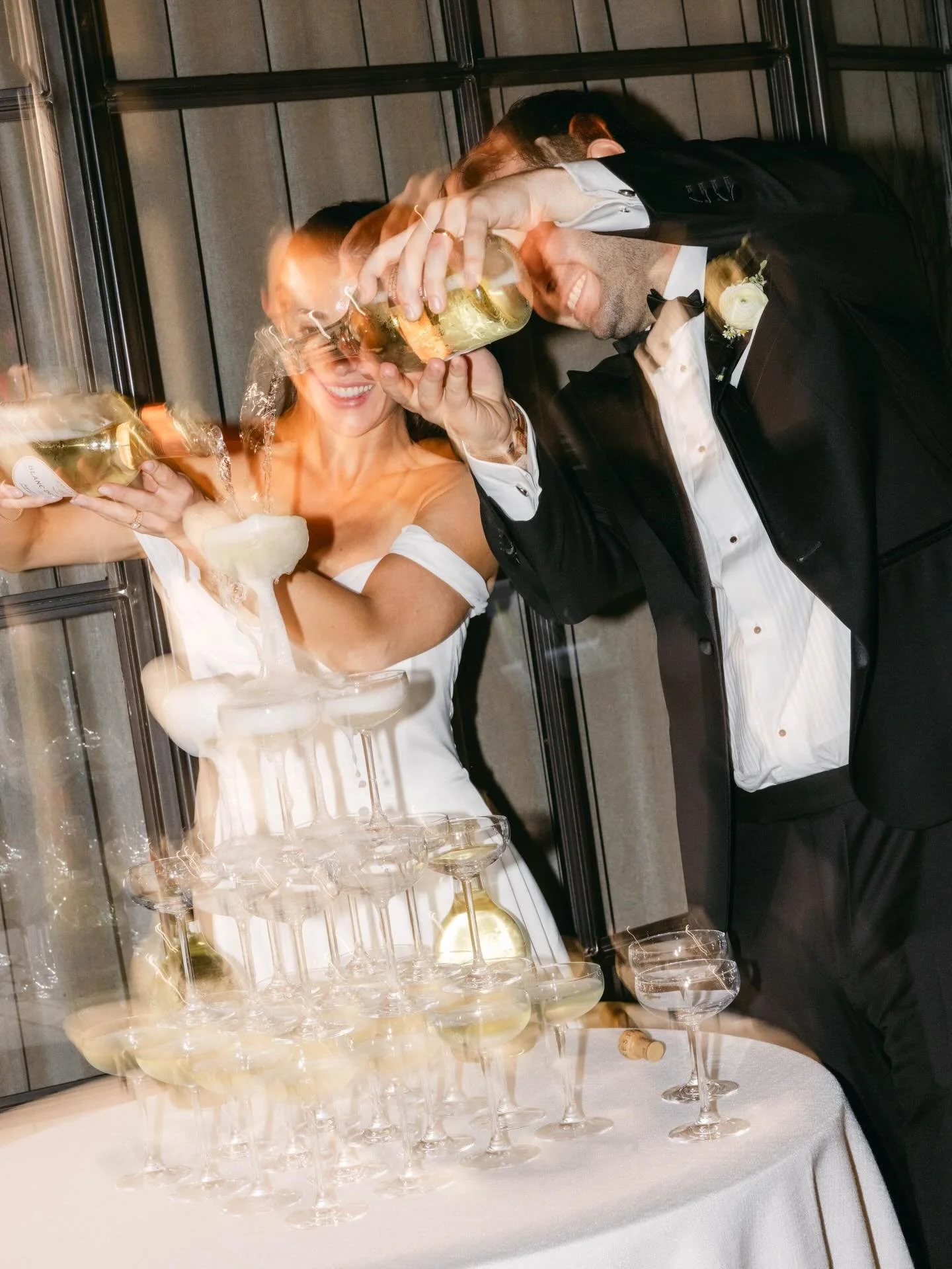 TGIF 🥂 

📸 @515photoco 

#eloramillwedding #eloramill #champagnetower