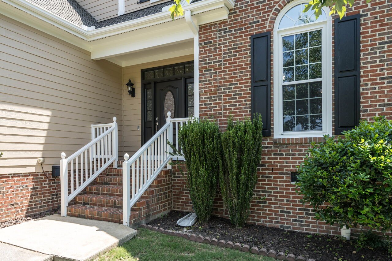 002-1280x960-front-porch-entrance.jpg