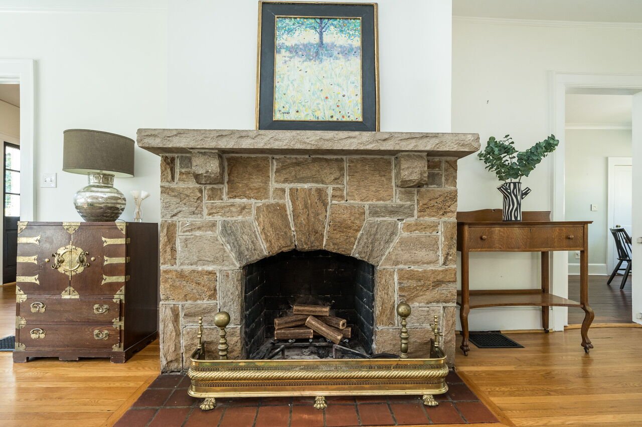 011-1280x960-family-room-fireplace.jpg