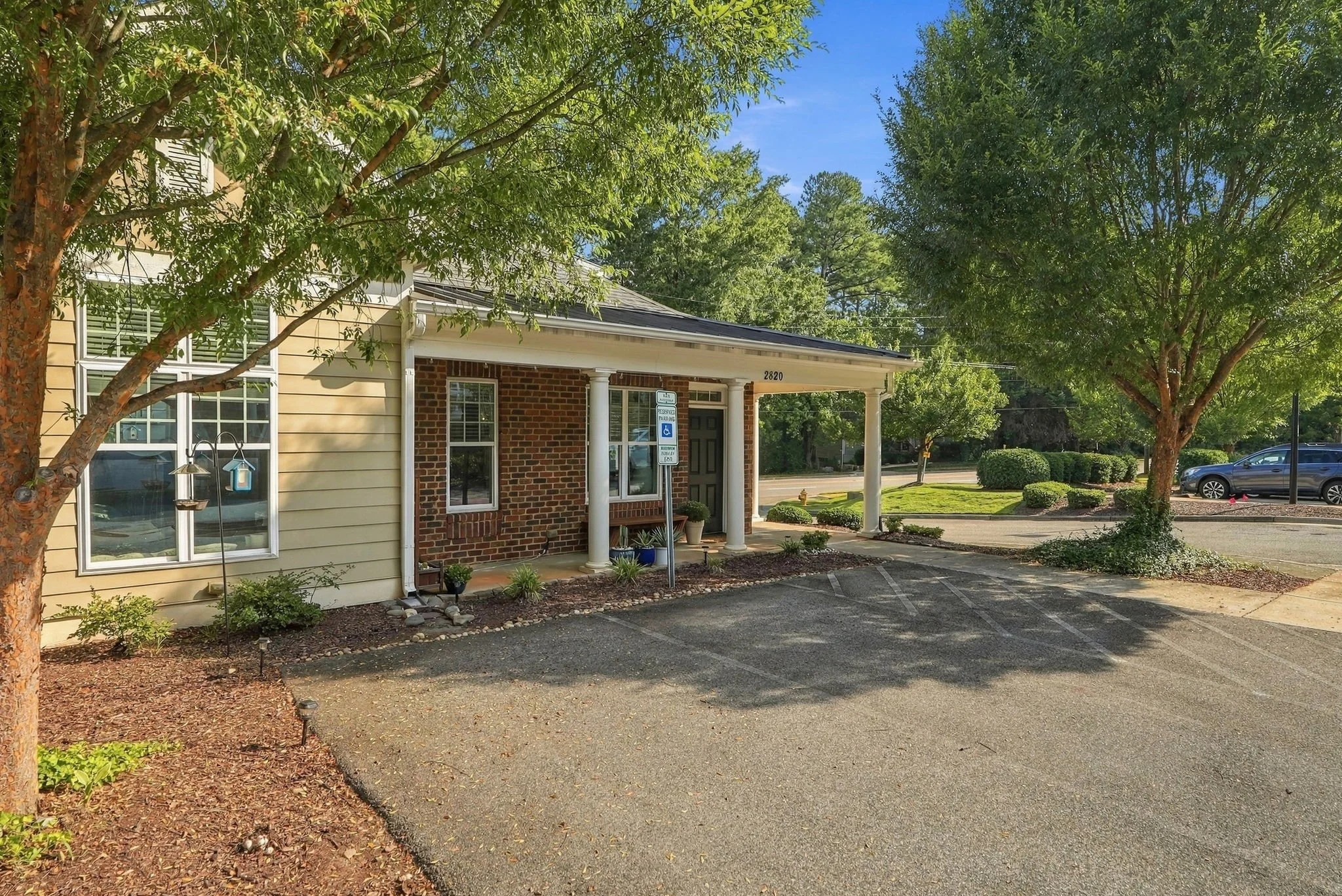 2820 Plumfield Place-3.jpg