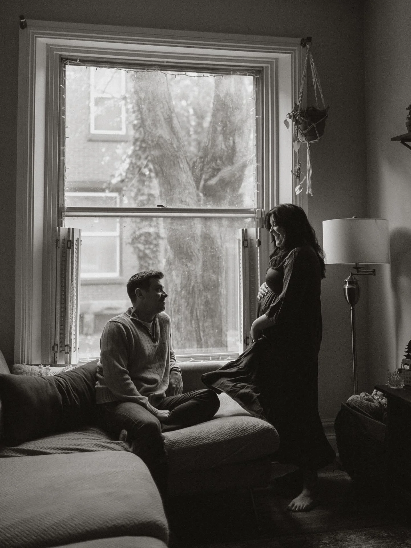 Throwback to this gorgeous in home maternity session. 🤎