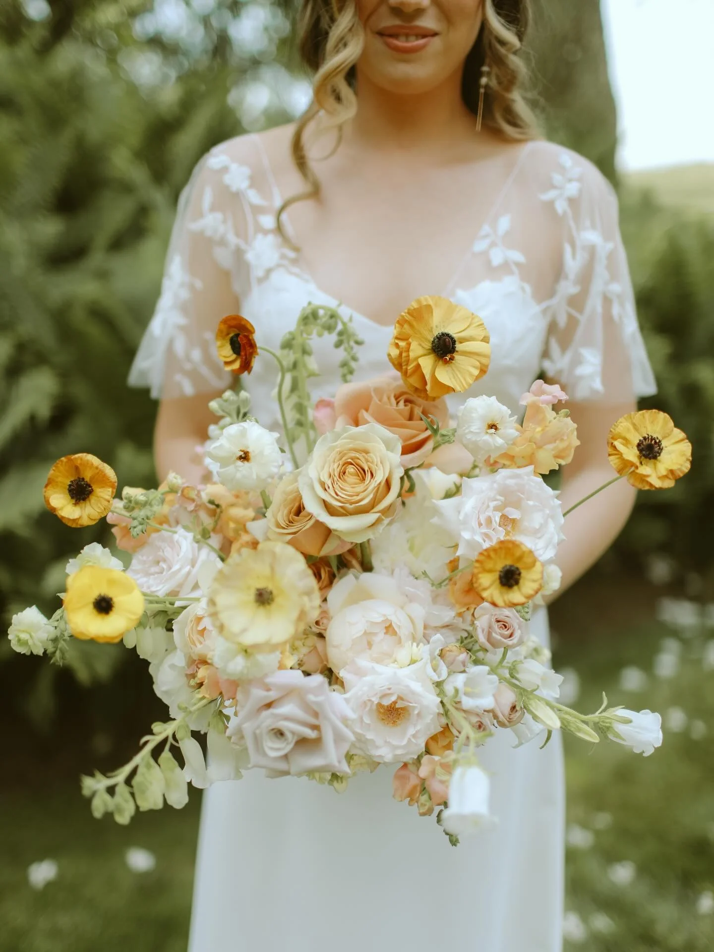 Some bouquets just stick with you forever, and this work of art by @wild.indigo_ is one of them. 🌼