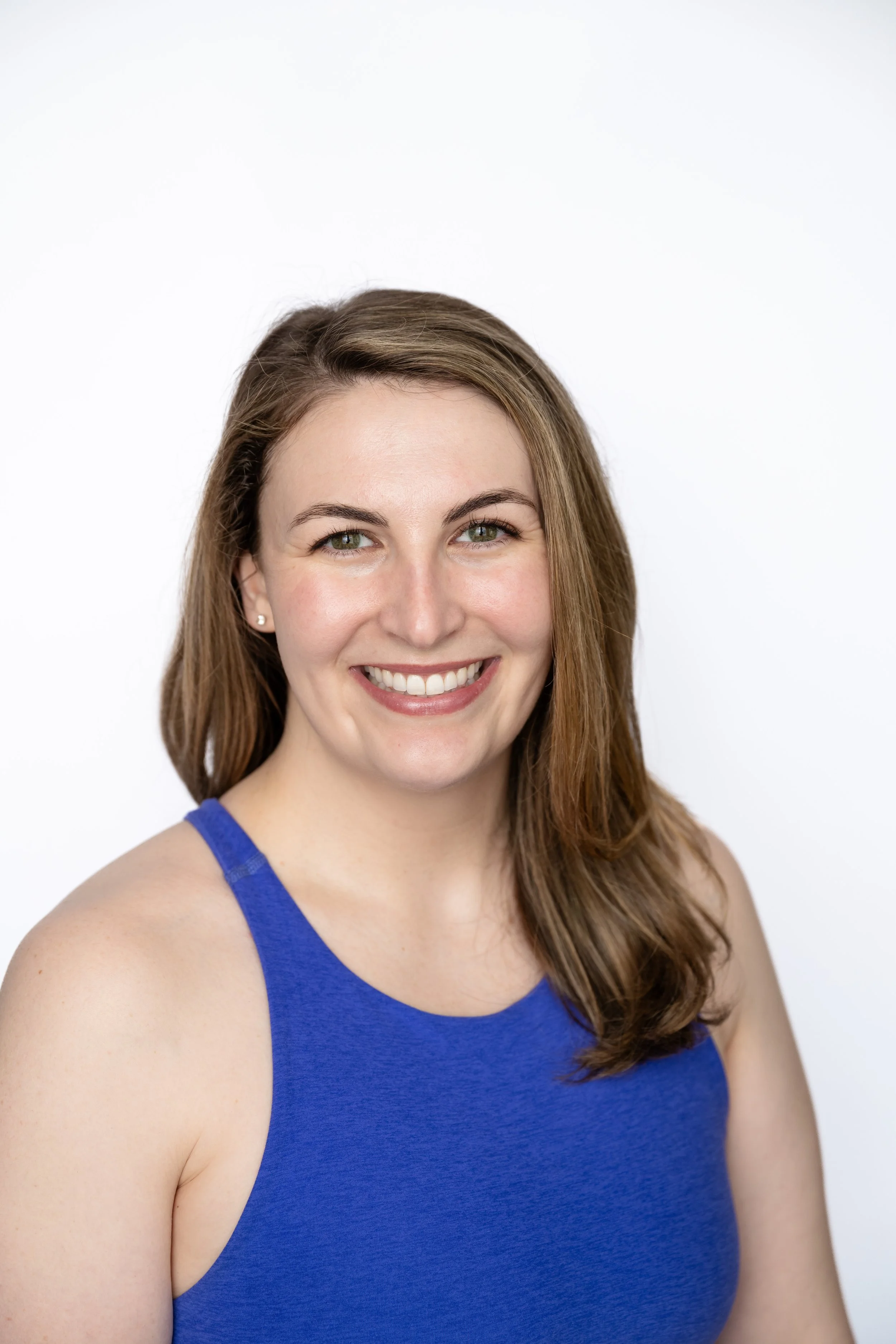 maddy-kasprzak-yoga-teacher-team