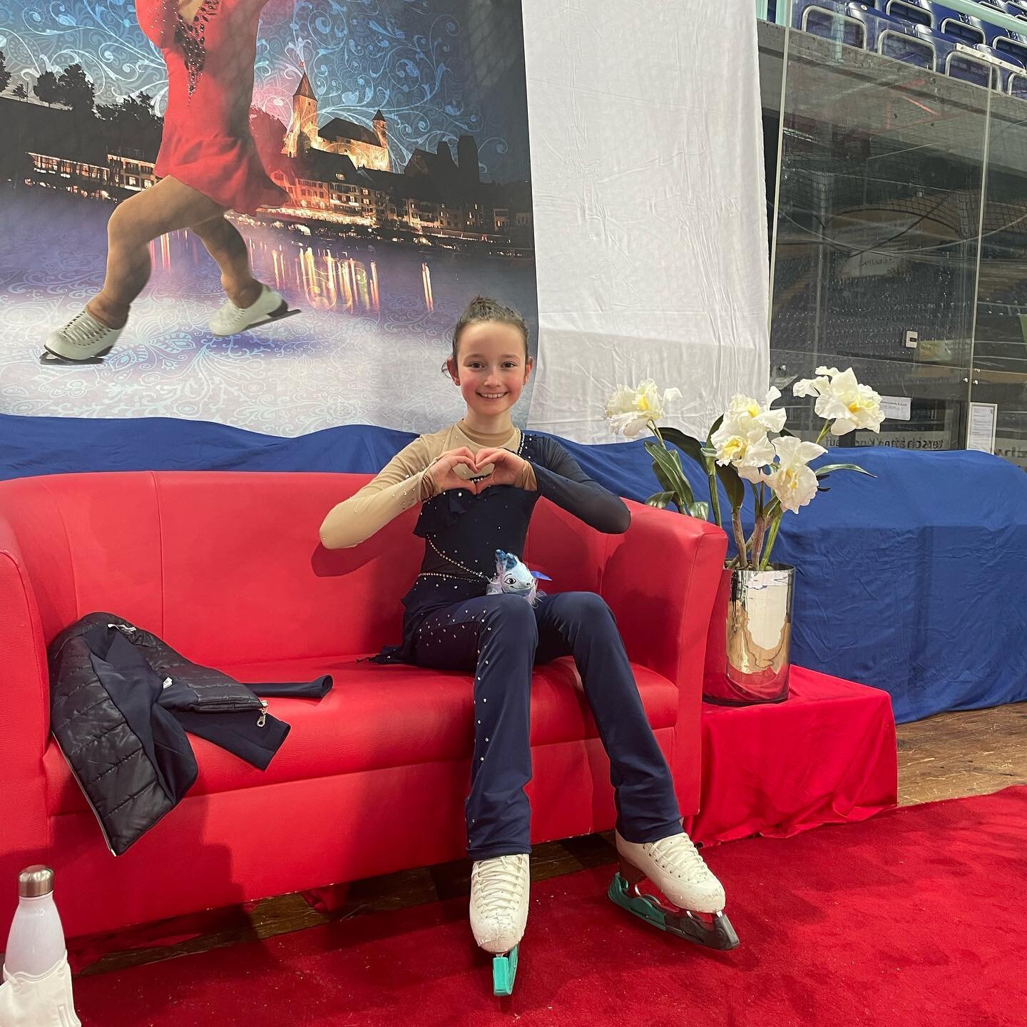 Mini Swiss Championships 2022
Kendra finally placing 19th after a great comeback in the Free skate 👏
Eyovin 2 clean skates and final result 20st
Well done 👏👏👏and kee up the hard work!

#swissiceskating #esczoerlikon #skateacademyswitzerland