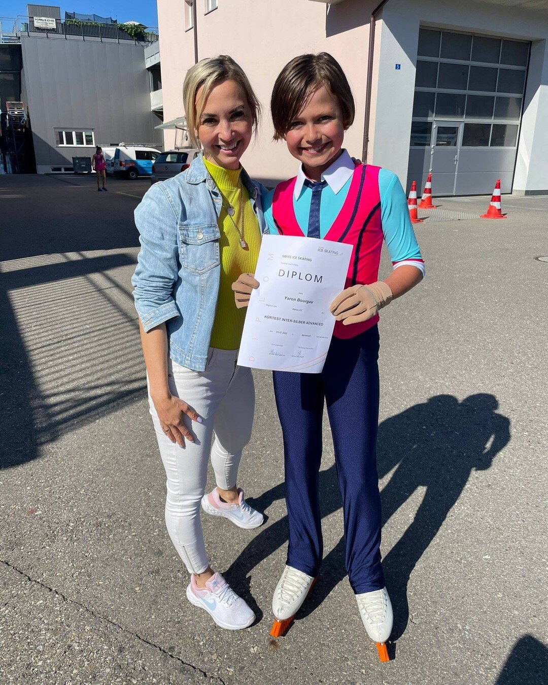 Another successful @swissiceskating Test day this weekend. 

Congrats to our skaters for passing their tests:
Nina Ruchet- InterGold advanced
Manisha Beier- Silber
Zoe Ciprietti- Silber
Yaron Bourgau - InterSilber advanced
Sophie Hantke - InterSilber