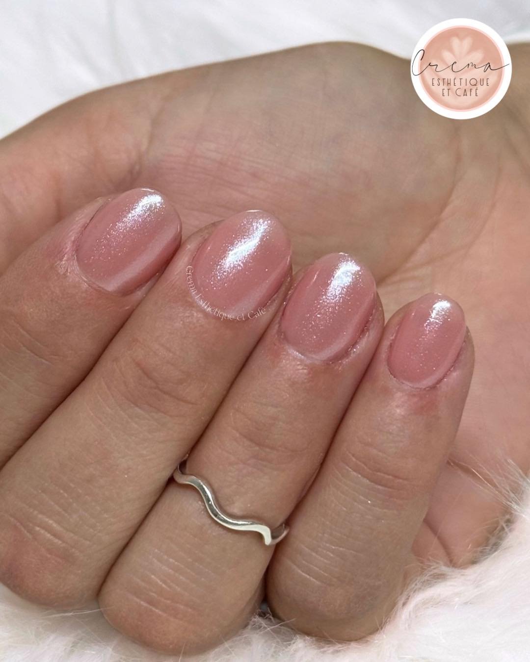 𝐏𝐫𝐞𝐧𝐝 𝐮𝐧 𝐦𝐨𝐦𝐞𝐧𝐭 𝐝𝐨𝐮𝐱 𝐩𝐨𝐮𝐫 𝐭𝐨𝐢. 💅☕️
Entre deux gorg&eacute;es de caf&eacute;, offre &agrave; tes mains la touche de beaut&eacute; qu&rsquo;elles m&eacute;ritent &mdash; naturelle, soign&eacute;e et raffin&eacute;e. ✨

R&eacute