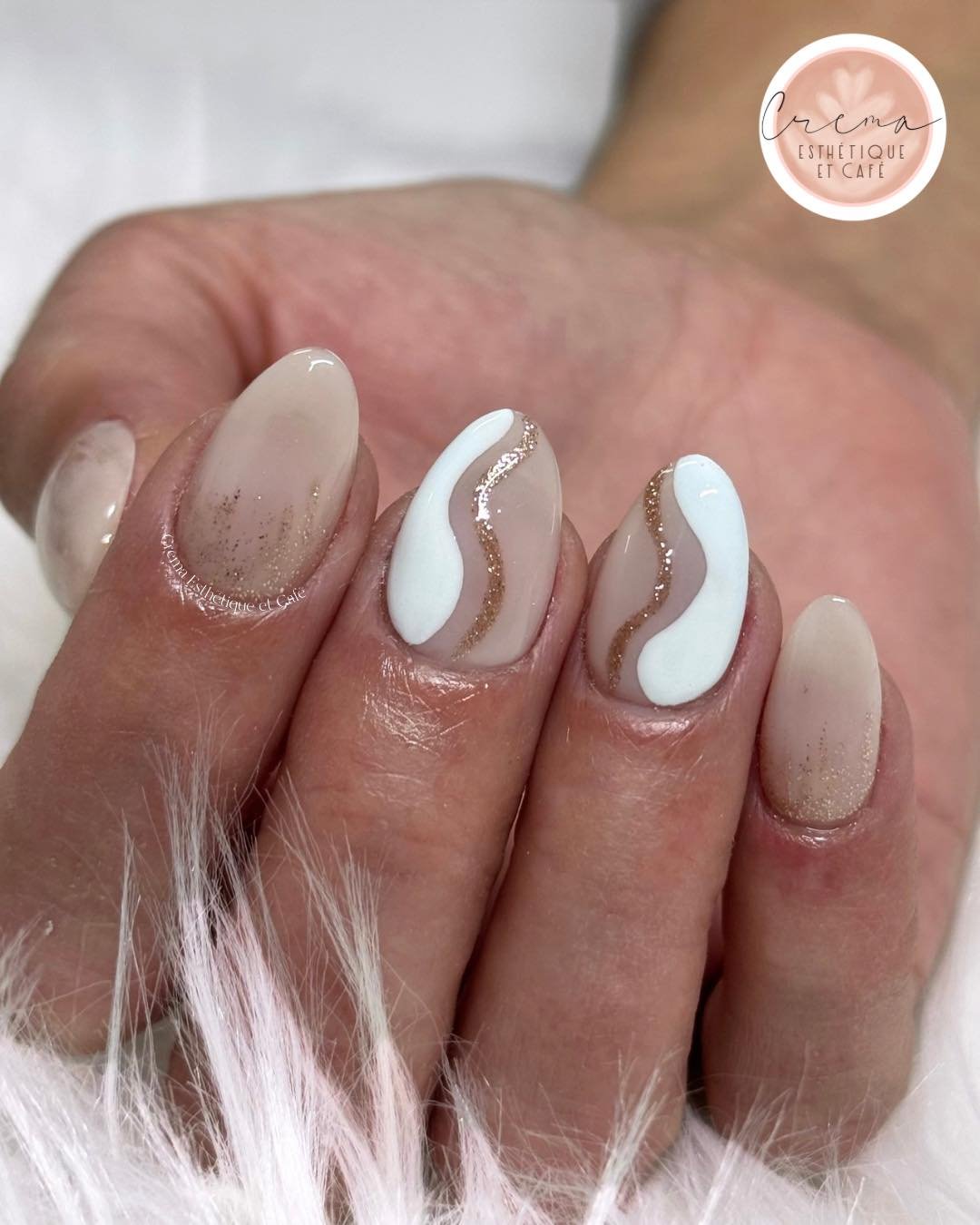 Une pose soign&eacute;e pour des mains toujours impeccables. 🤍

R&eacute;serve d&egrave;s maintenant :
✨ En message priv&eacute; ici m&ecirc;me
✨ En t&eacute;l&eacute;phonant au (450) 750-8739

D&eacute;couvre la liste compl&egrave;te des soins just