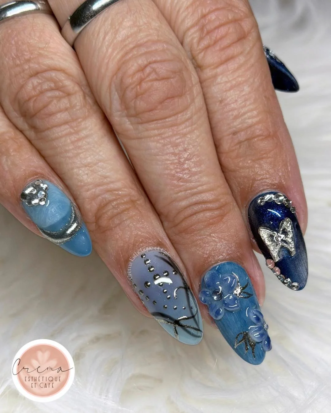 As-tu ton prochain rendez-vous ? 💅 R&eacute;serve d&egrave;s maintenant :
✨ En message priv&eacute; ici m&ecirc;me
✨ En t&eacute;l&eacute;phonant au (450) 750-8739

D&eacute;couvre la liste compl&egrave;te des soins juste ici :
www.cremaesthetique.c