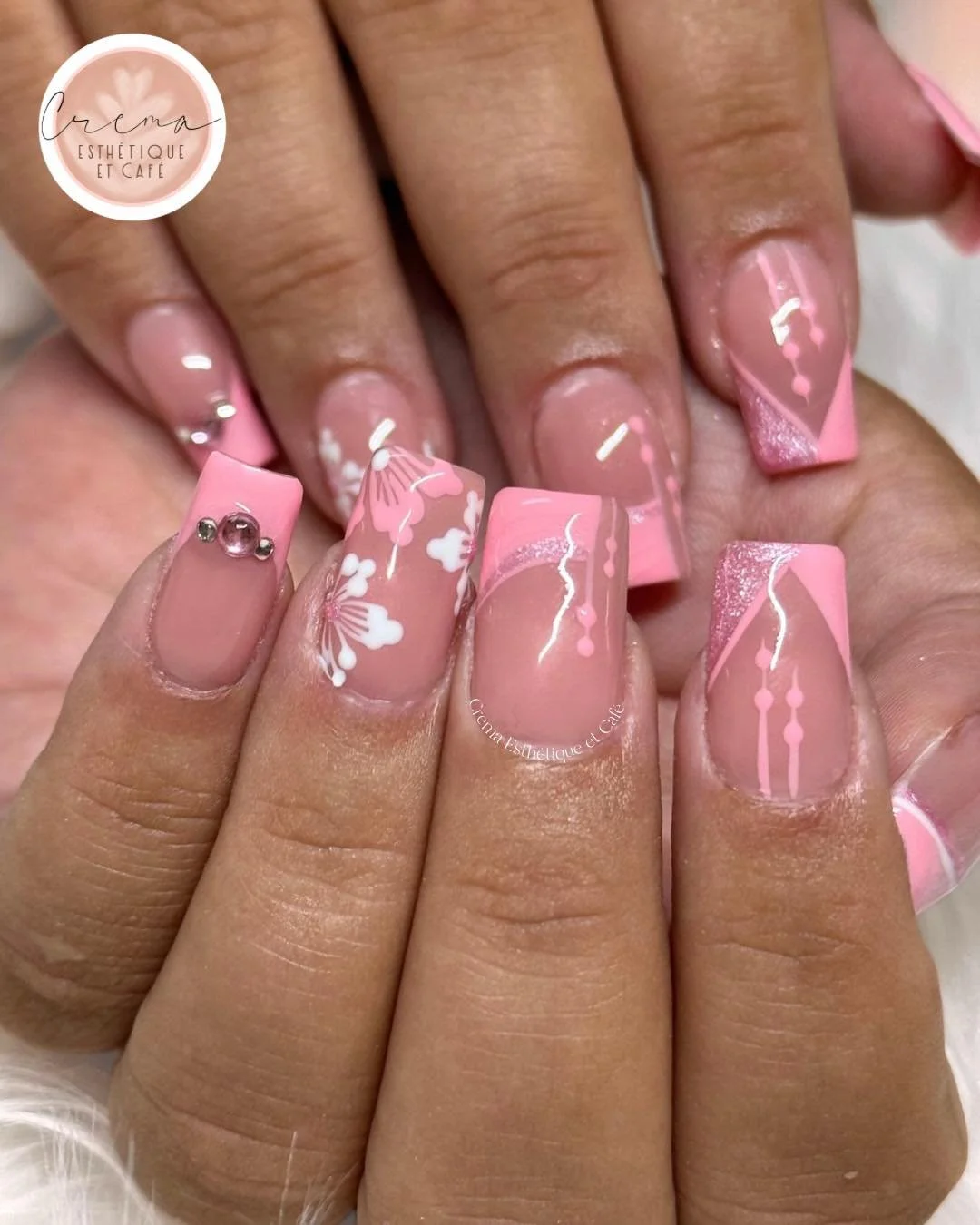 Envie d&rsquo;ongles fins, confortables et ultra-r&eacute;sistants avec une tenue longue dur&eacute;e ? 💅🏼

R&eacute;serve ton moment beaut&eacute; :
✨ En message priv&eacute; ici m&ecirc;me
✨ Par t&eacute;l&eacute;phone au 450-750-8739

D&eacute;c