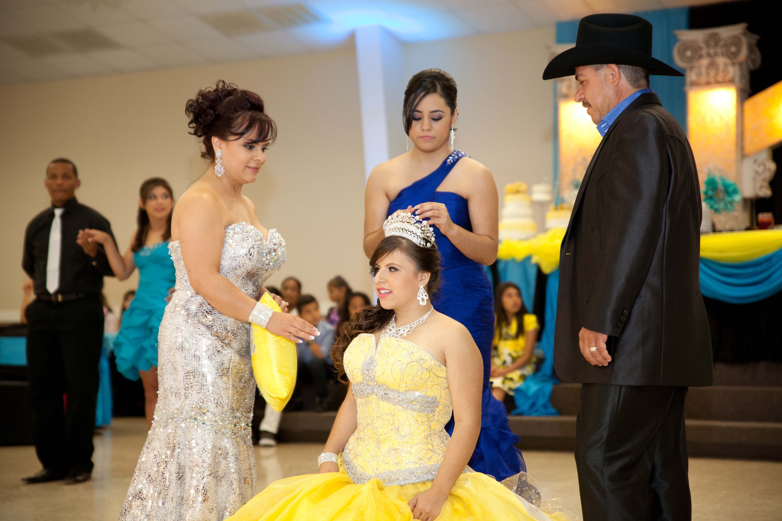what is a quinceanera presentation