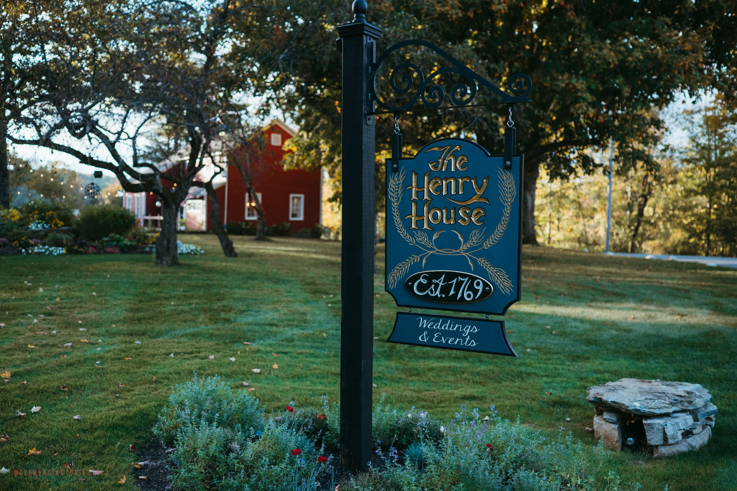 Charlie & Taylor Wedding_Henry House Vermont_Photo by Tricia Suriani-181.webp