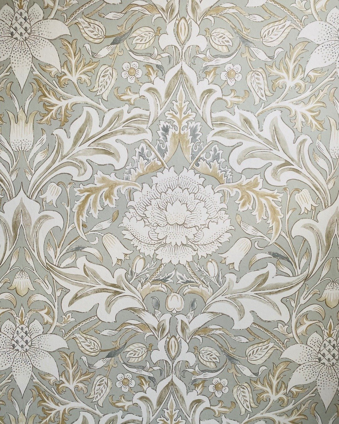 Absolutely in love with this @wmorrisandco wallpaper! It&rsquo;s even better in person!

This gorgeous wallpaper is going up in Room 3, The Catharine. This guest room has an original marble mantel and is named for Catharine Felt who built this beauti