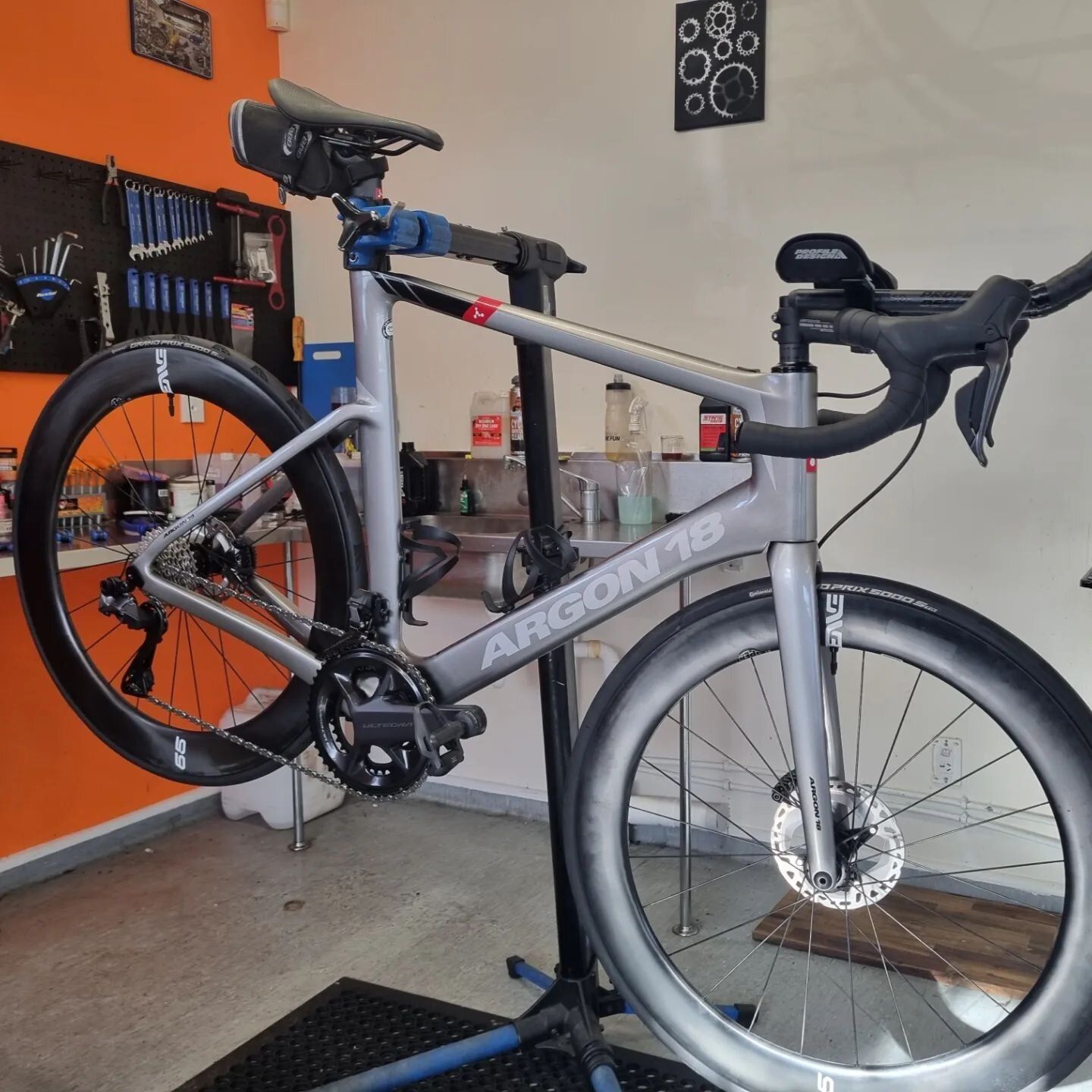 A couple of stunning bikes in for an annual 
Service. On a Trek supercaliber &amp; an Argon 18.
Both bikes were checked and inspected✅️
Full drive chain cleaned degreased ✅️
BB cleaned and greased✅️
Hubs and headsets checked✅️
Brakes gears tuned and 