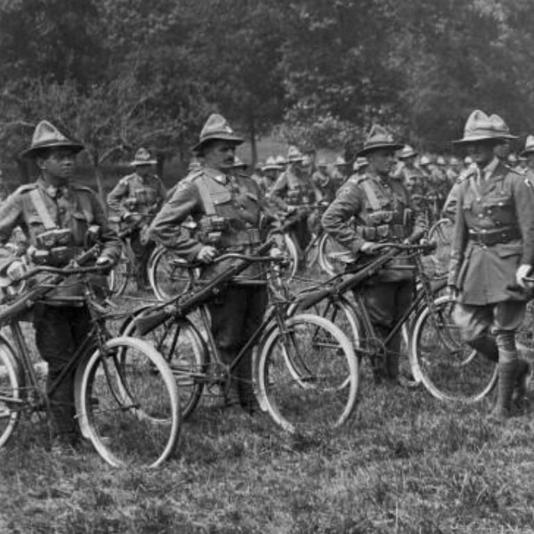Happy Anzac day! I hope you are all enjoying this lovely 🌞 
with friends and family.
As we take time to remember the ones who fought in ww1 &amp; ww2 
Here is a brief history on the the NZ 🇳🇿 cycling corps.

Following the evacuation Gallipoli in J