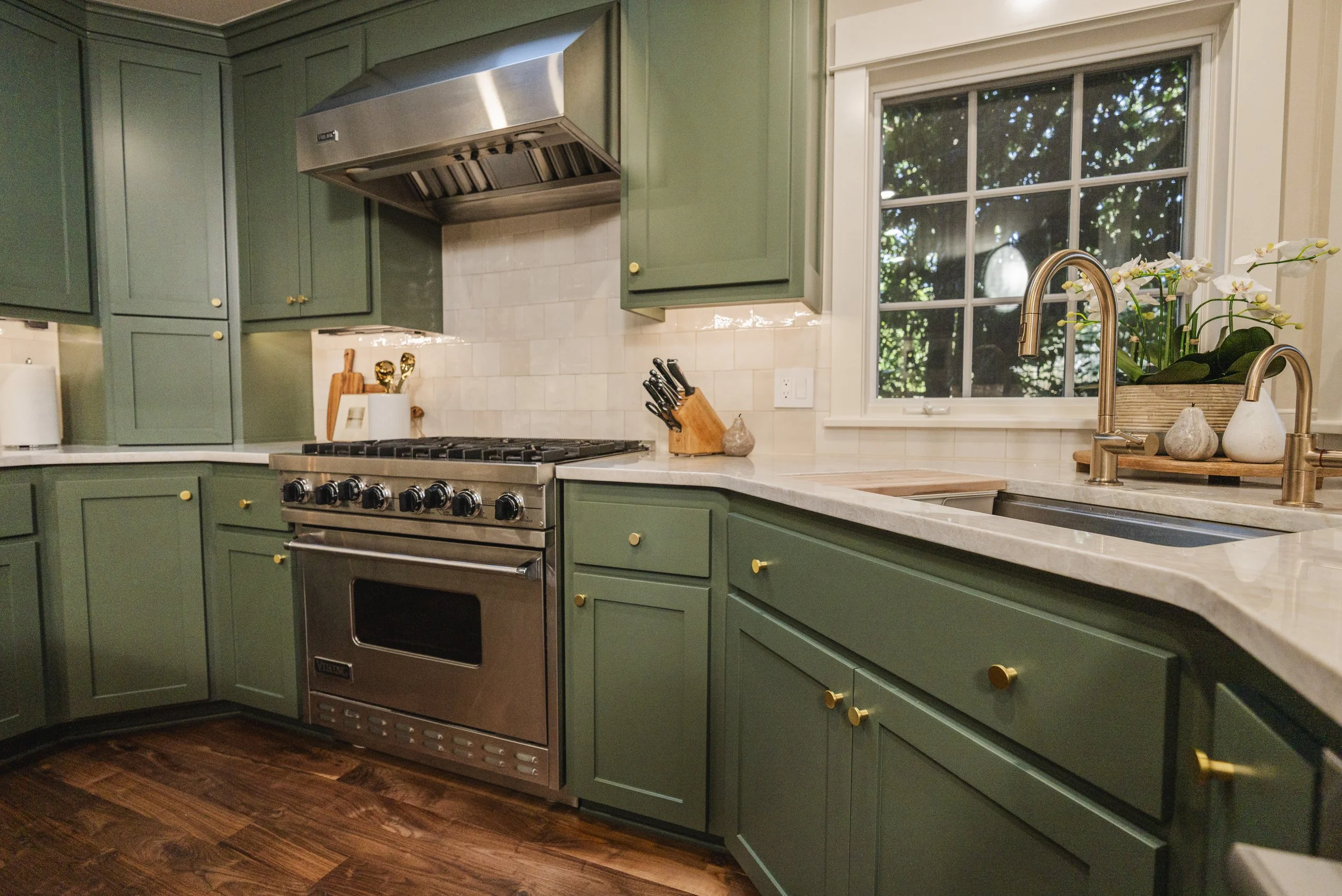 Luxury kitchen remodel by remodeling contractors in Eugene Oregon