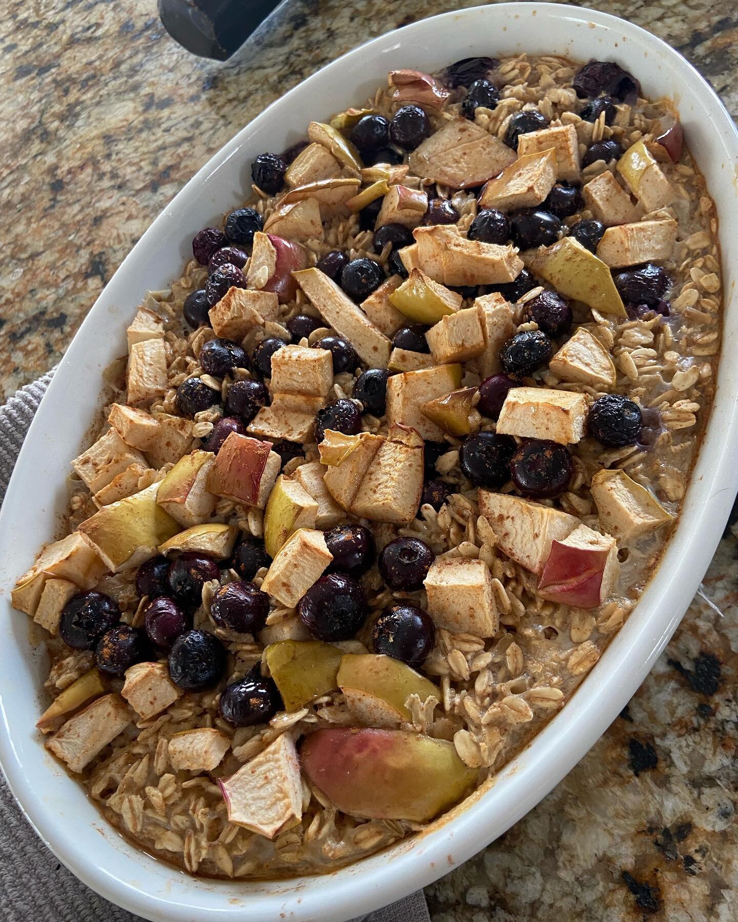 Here is an FQ easy nutritious oatmeal bake - oats, milk, maple syrup, cinnamon and your favourite fruits. Combine and bake at 350F in the oven for 30 minutes.  #preparetocompete Enjoy!