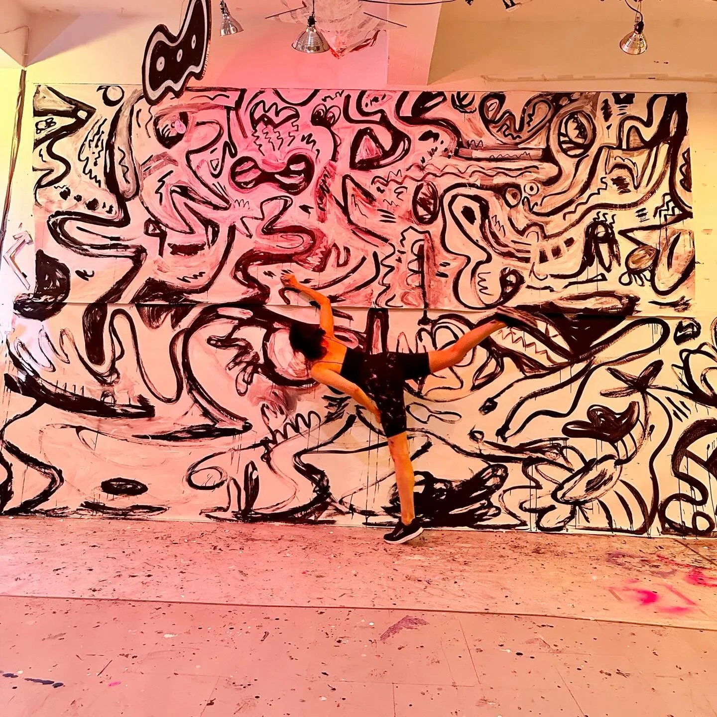 In the studio&hellip; What are the connections between the arts, learning and wellness? Movement is a language that can help us process and explain our emotions and ideas. 💡🎨 Dancing into 2026&hellip;