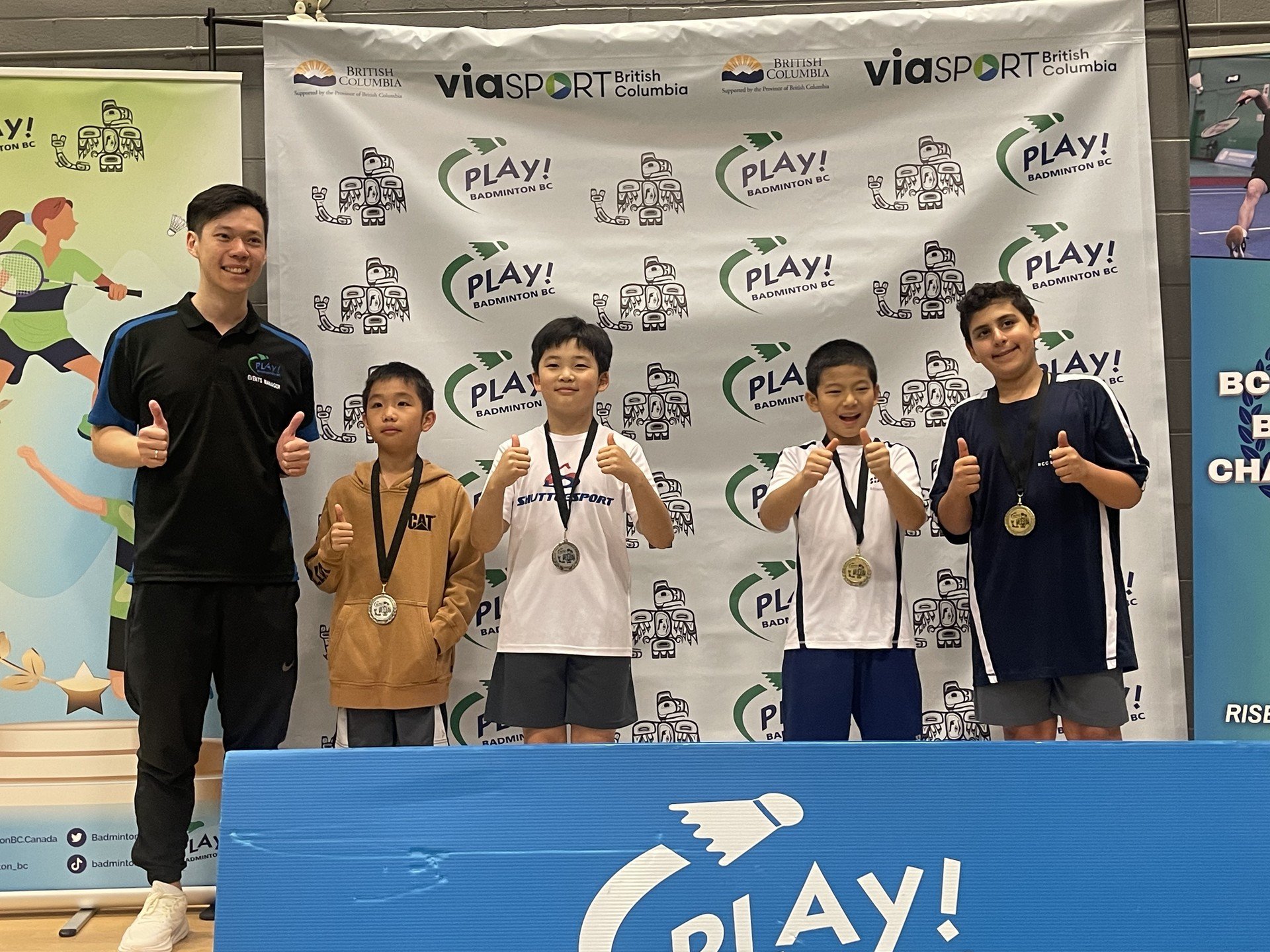 Congratulations to our Junior Team Hawks players for their exceptional performance at the 2024 BC Provincial Championships last weekend, securing an impressive total of 5 golds, 2 silvers, and 2 bronzes!
- Marcus Zhou: U17 BD and XD Gold medalist and
