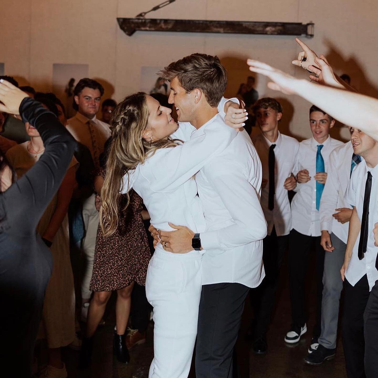 Channeling all of this fun energy into our weekend plans 🎉 keep wedding dance parties alive! 📸 @kaylamarieephotography