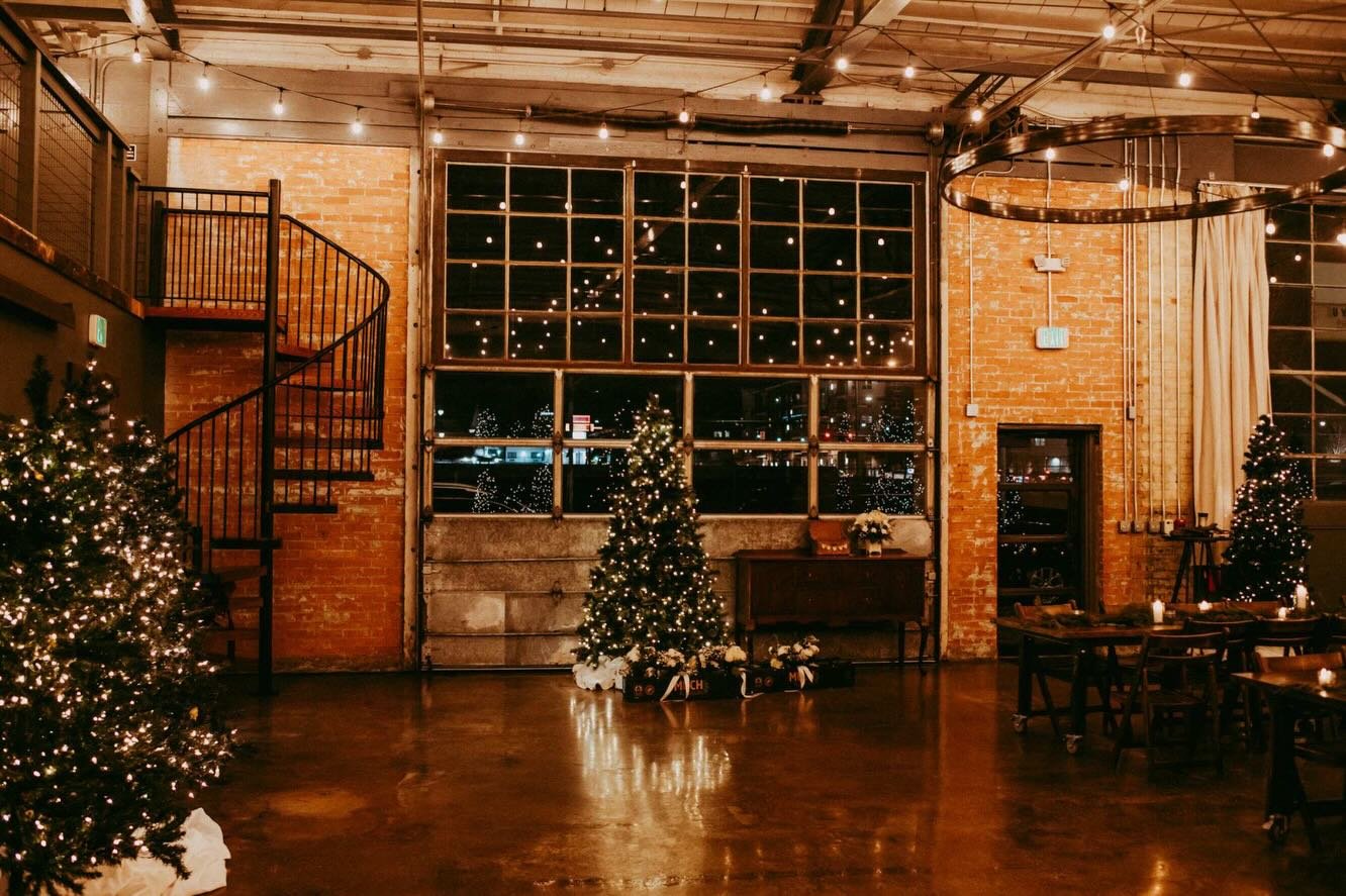 This lighting was so magical!! 💫  congrats to these two ✨