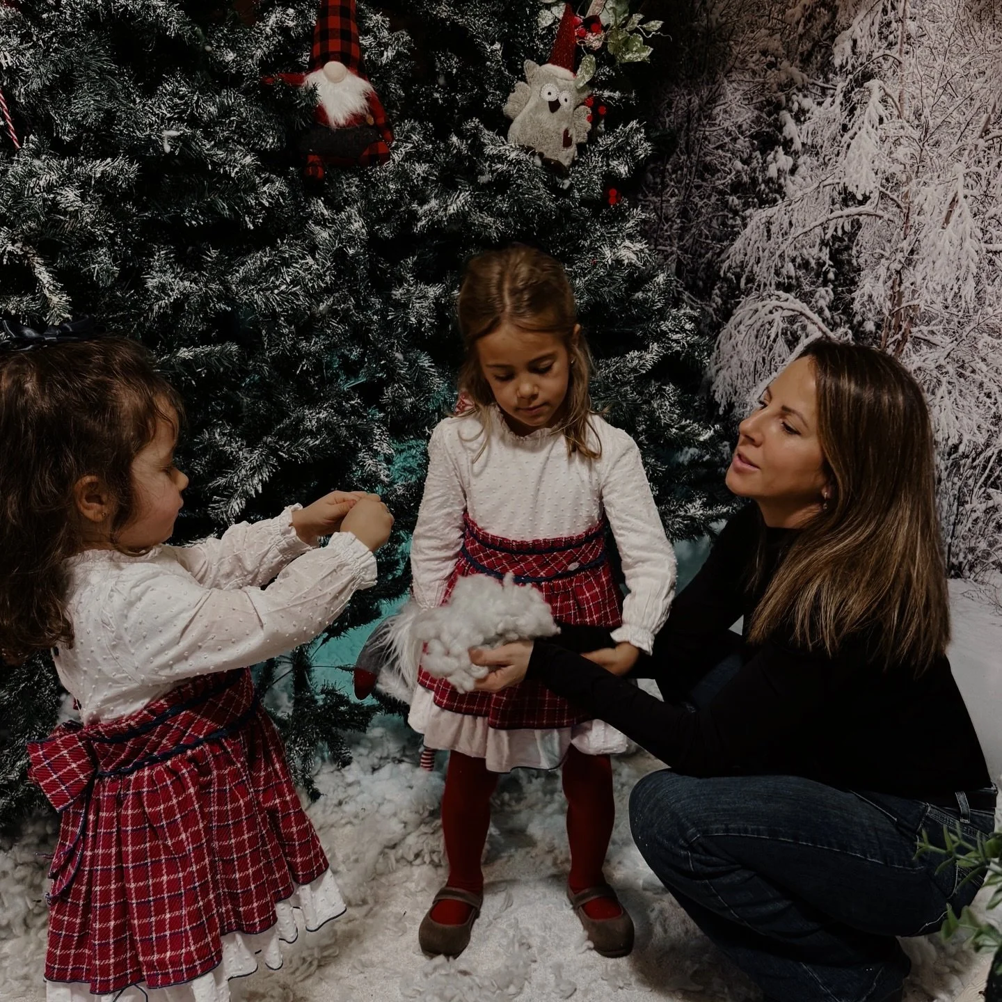 La Navidad me recuerda que lo m&aacute;s valioso no se mide en tiempo, sino en momentos.

Presencia, risas, abrazos y amor del que se queda, sin filtros.

Mirar, parar y agradecer.

Gracias por acompa&ntilde;arme este a&ntilde;o, por estar y por conf