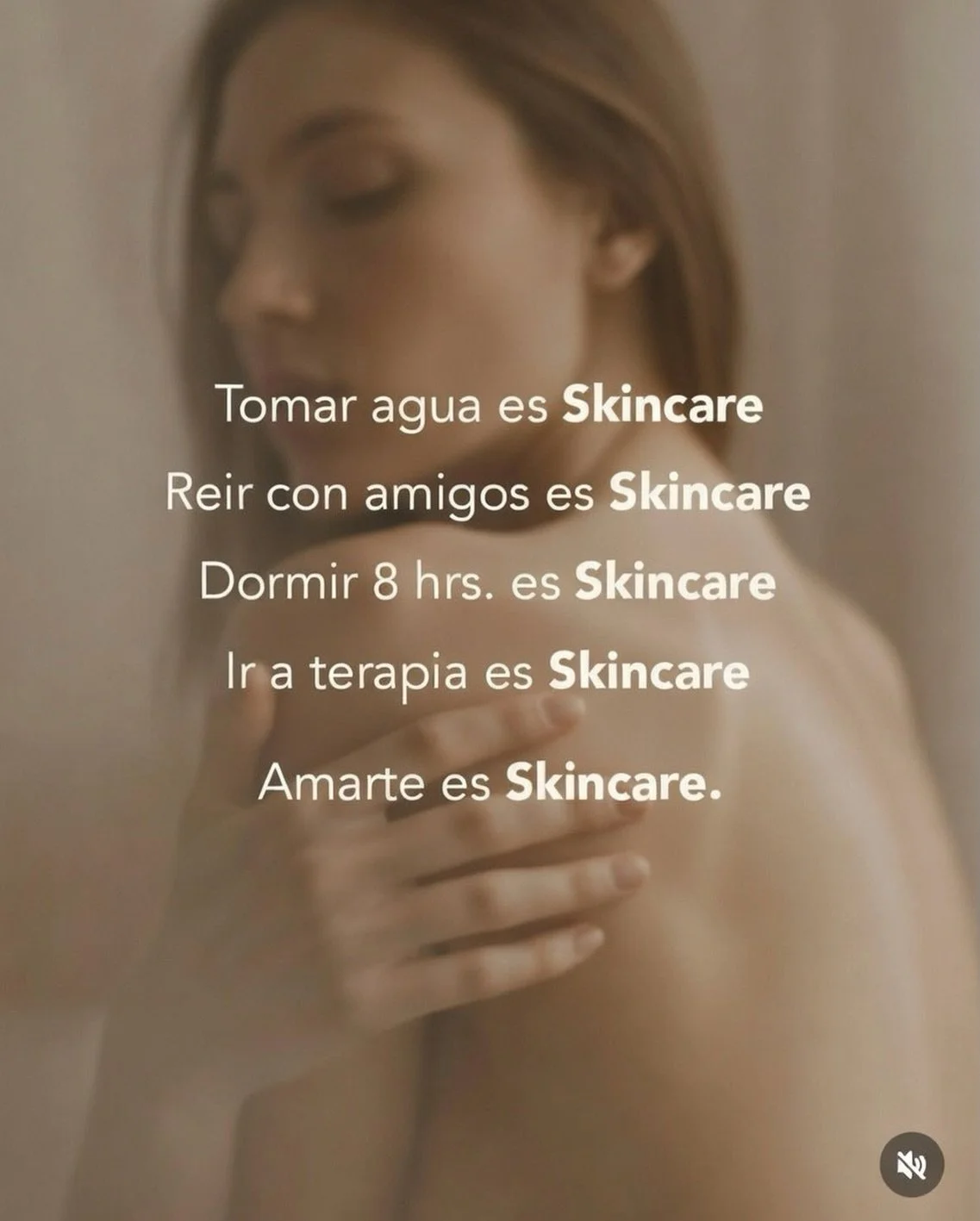 ✨ El mejor skincare empieza desde dentro ✨

Tomar agua es skincare 💧 Re&iacute;r con amigos es skincare 🤍 Dormir bien es skincare 😴 Cuidar tu mente es skincare 🌿 Y quererte&hellip; tambi&eacute;n lo es 💫

Porque la piel refleja mucho m&aacute;s 
