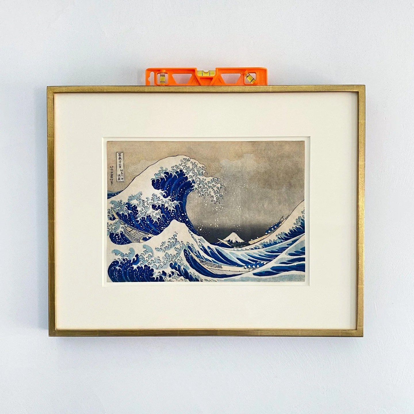 Katsushika Hokusai, 
Under the Wave off Kanagawa (Kanagawa oki nami ura), also known as The Great Wave, from the series Thirty-six Views of Mount Fuji (Fugaku sanjūrokkei) 1830, woodblock print

#🌊 @sitespecific.art installation, private collection 