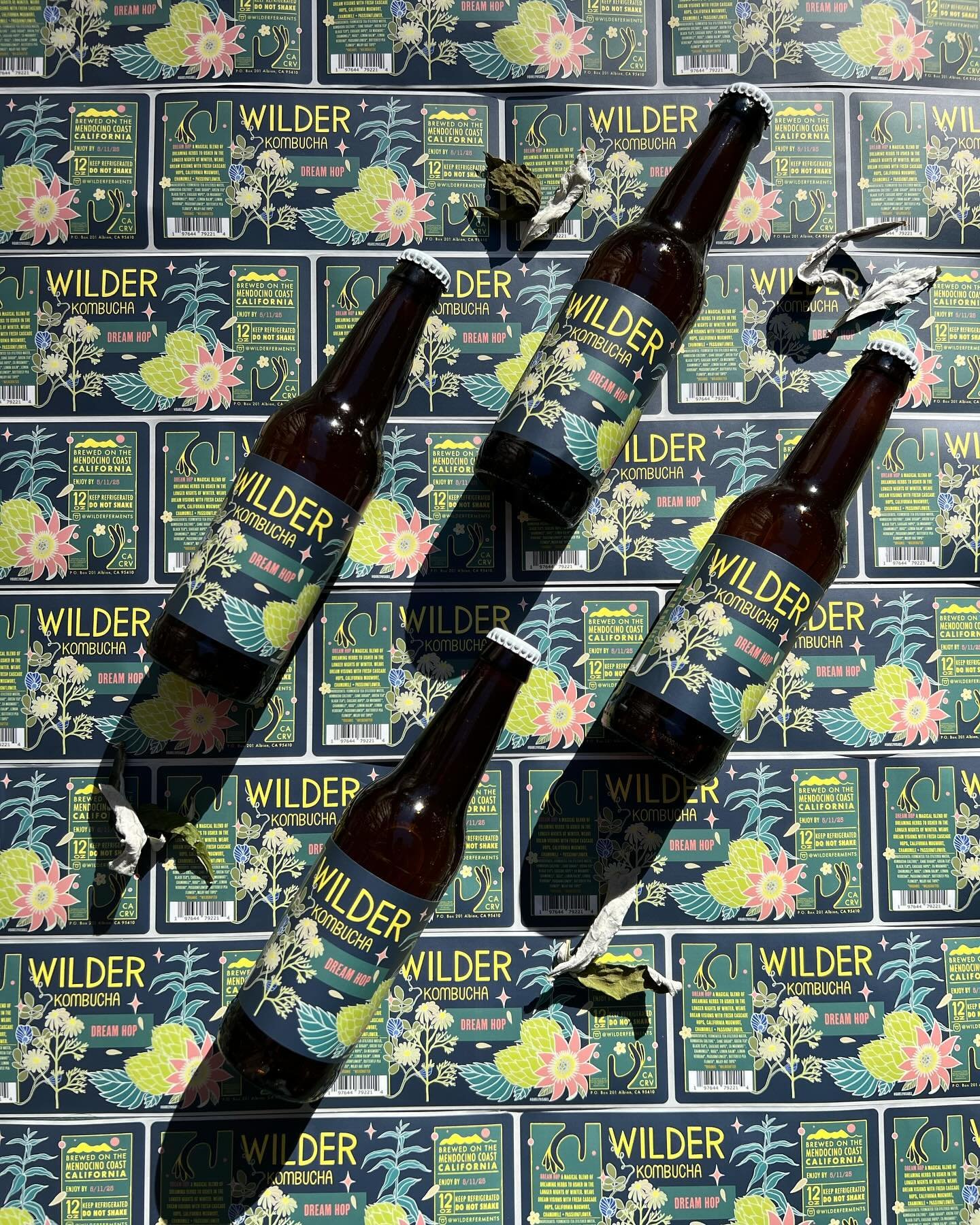 🌀 DREAM HOP 🌿 

A magical blend of dreaming herbs to usher in the longer nights of winter. Weave dream visions with Yakima Valley Cascade Hops, California Mugwort, Chamomile, Passionflower, Rose + Lemon Verbena. 

🌑 HUCKLEBERRY MOON 🌒

Huckleberr