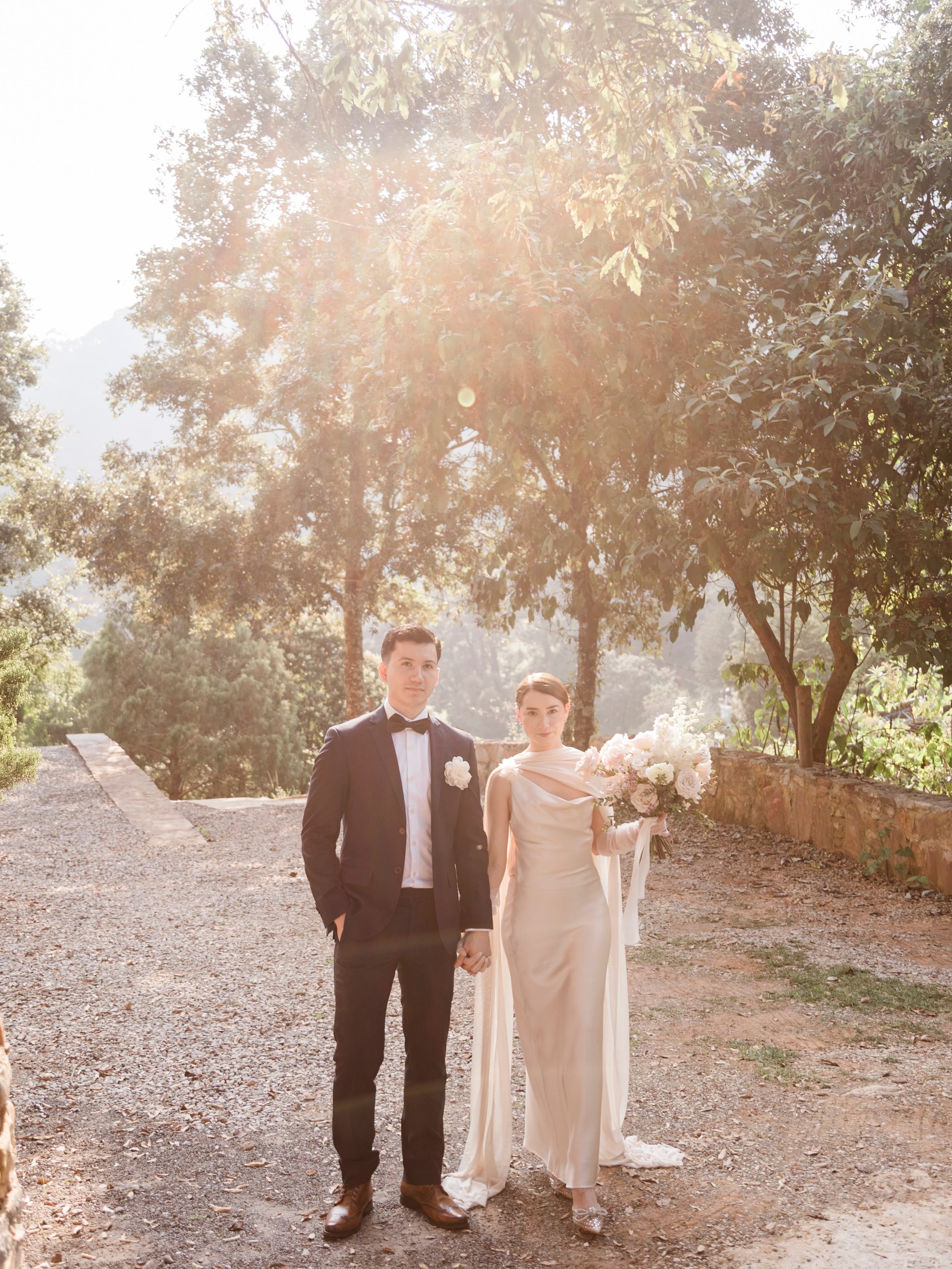 Un buen d&iacute;a para recordar el elopement de Mariel y Aar&oacute;n en la Sierra 🤍
Bouquet: tallercalantha