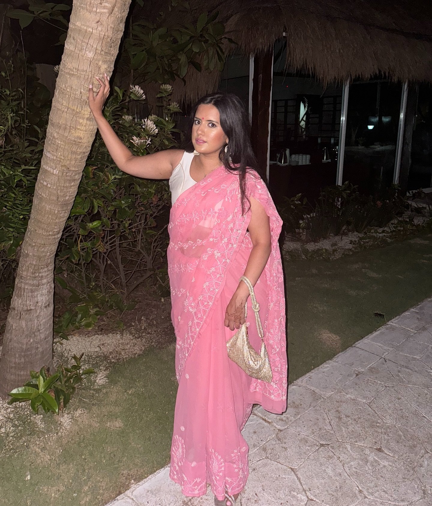 It&rsquo;s the way I managed to tie a Saree by myself after countless TikTok tutorials 🌸💖💐💗🎀

Day 3 Evening: Kannadiga Wedding Ceremony 

📍 El Dorado Royale 

#kannadigawedding #saree #gulabisaree