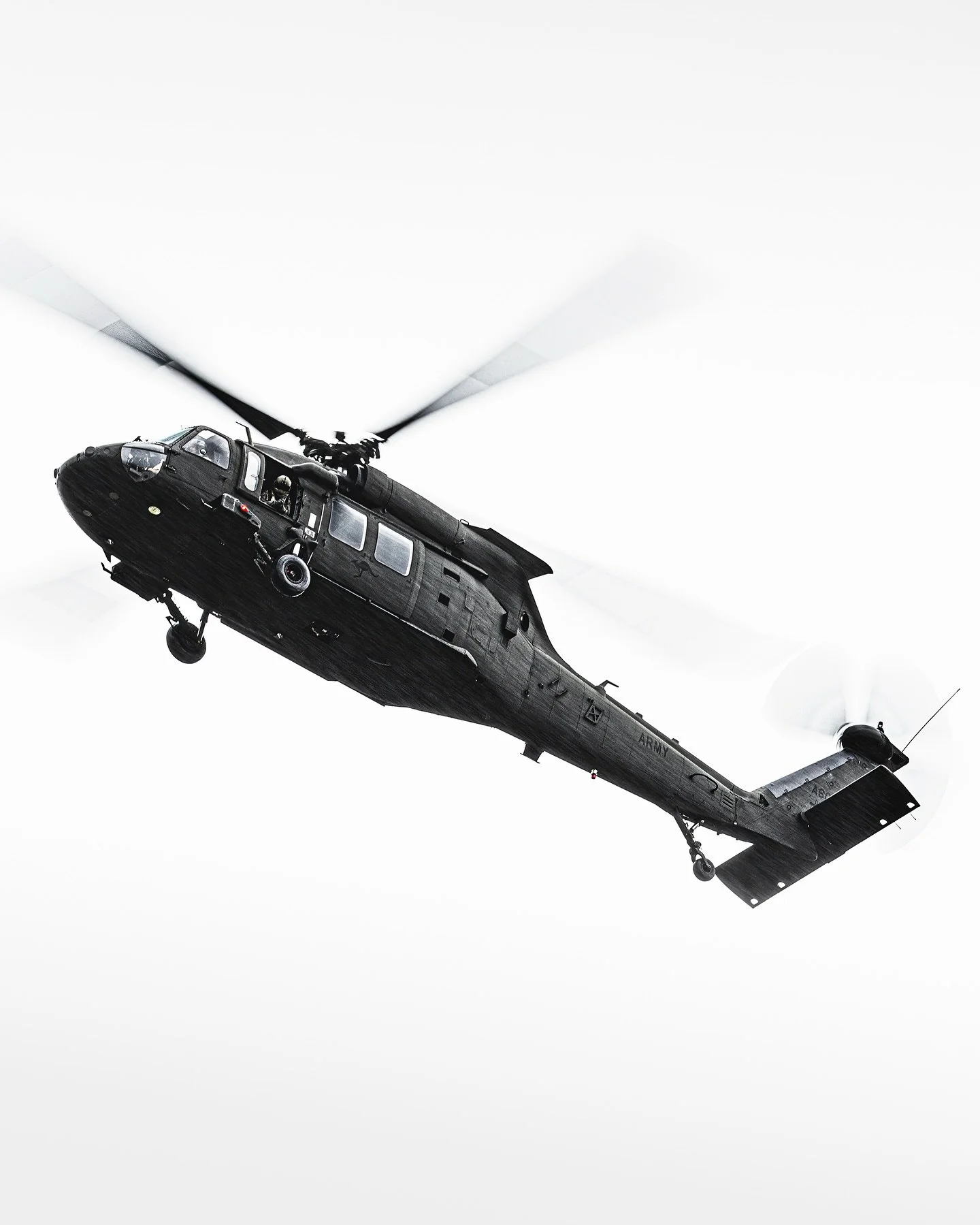 Lawn Dart.
——————————————————
A newly delivered @australianarmy UH-60M Blackhawk conducting circuits at RAAF Base Richmond.
#uh60m
#blackha