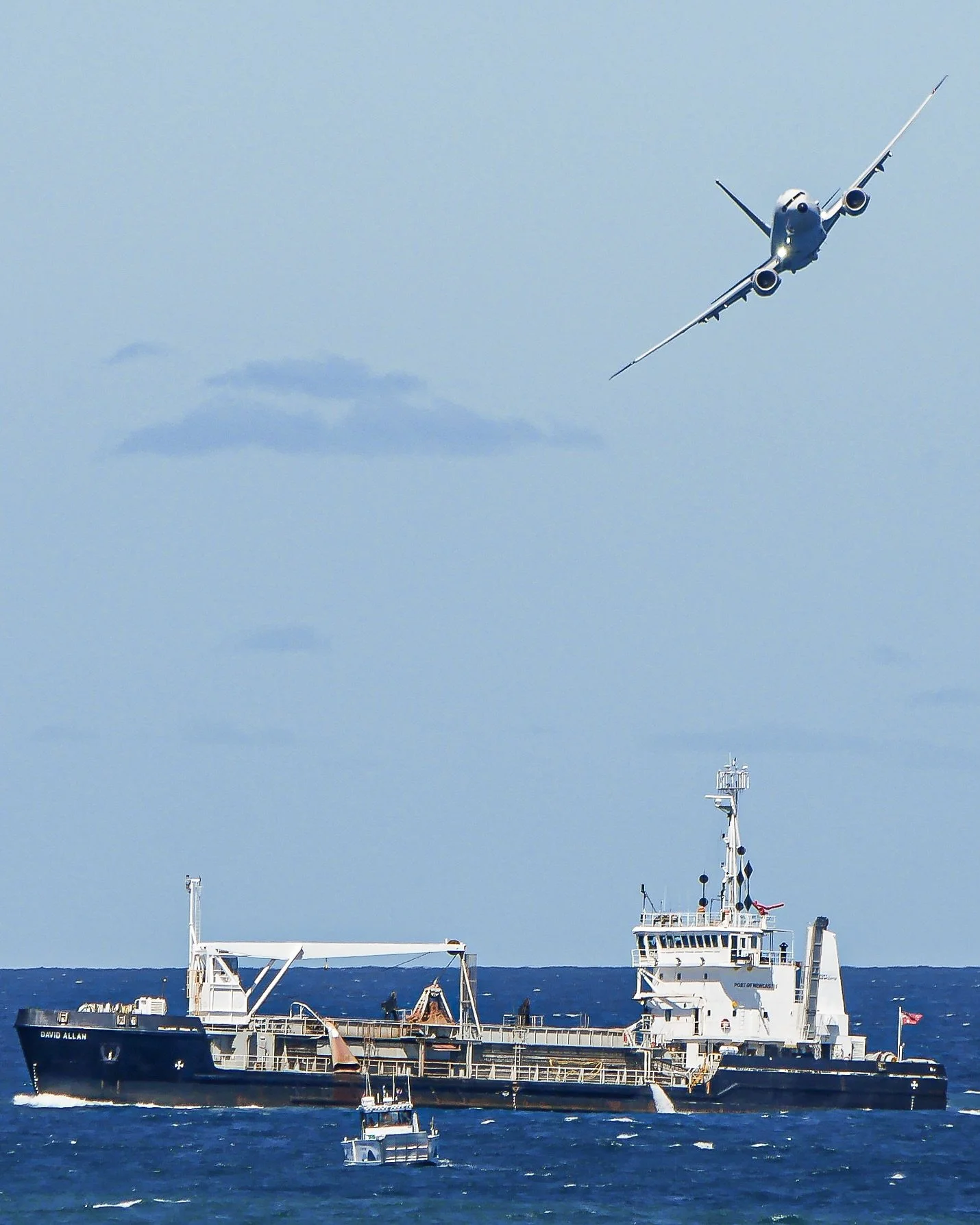 Sea Supremacy some might say 🧐
photos: @yang.zxl 
edits: @aussie.fast.shoots 
#aviation #p8poseidon #raaf #ausairforce #avgeek #airshow #boeing #737 #p8 #australia #planespotting #aus #australianairforce
