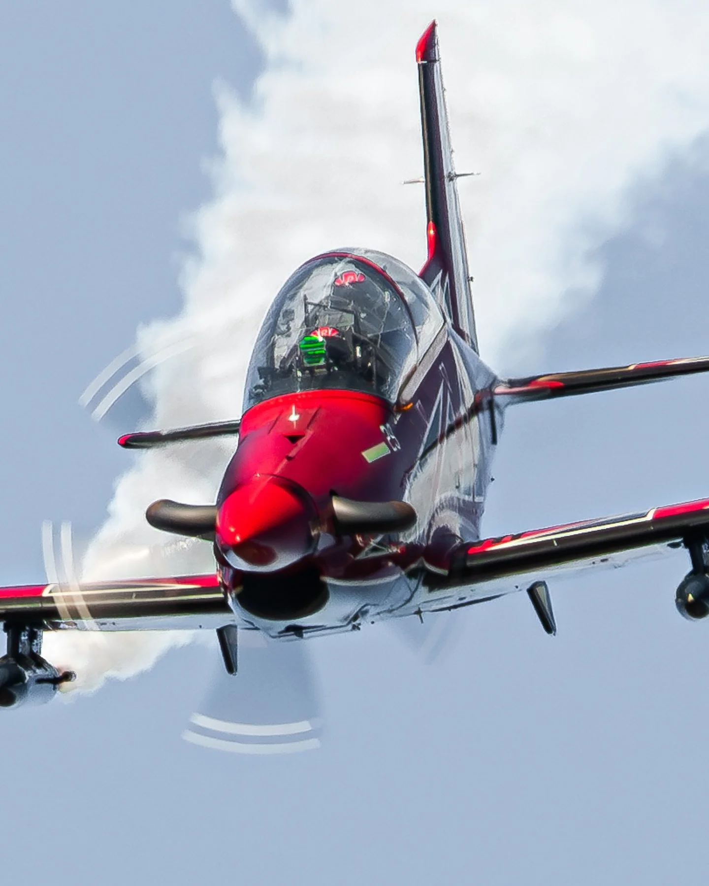 Aladdin’s Magic Carpet 🧞
@ausairforce 
@pilatusaircraft 
#aviation #planespotting #avgeek #airshow #richmondairshow #richmond #nsw #raaf #ausairforce #pc21 #pilatuspc21 #planes #airforce #australia