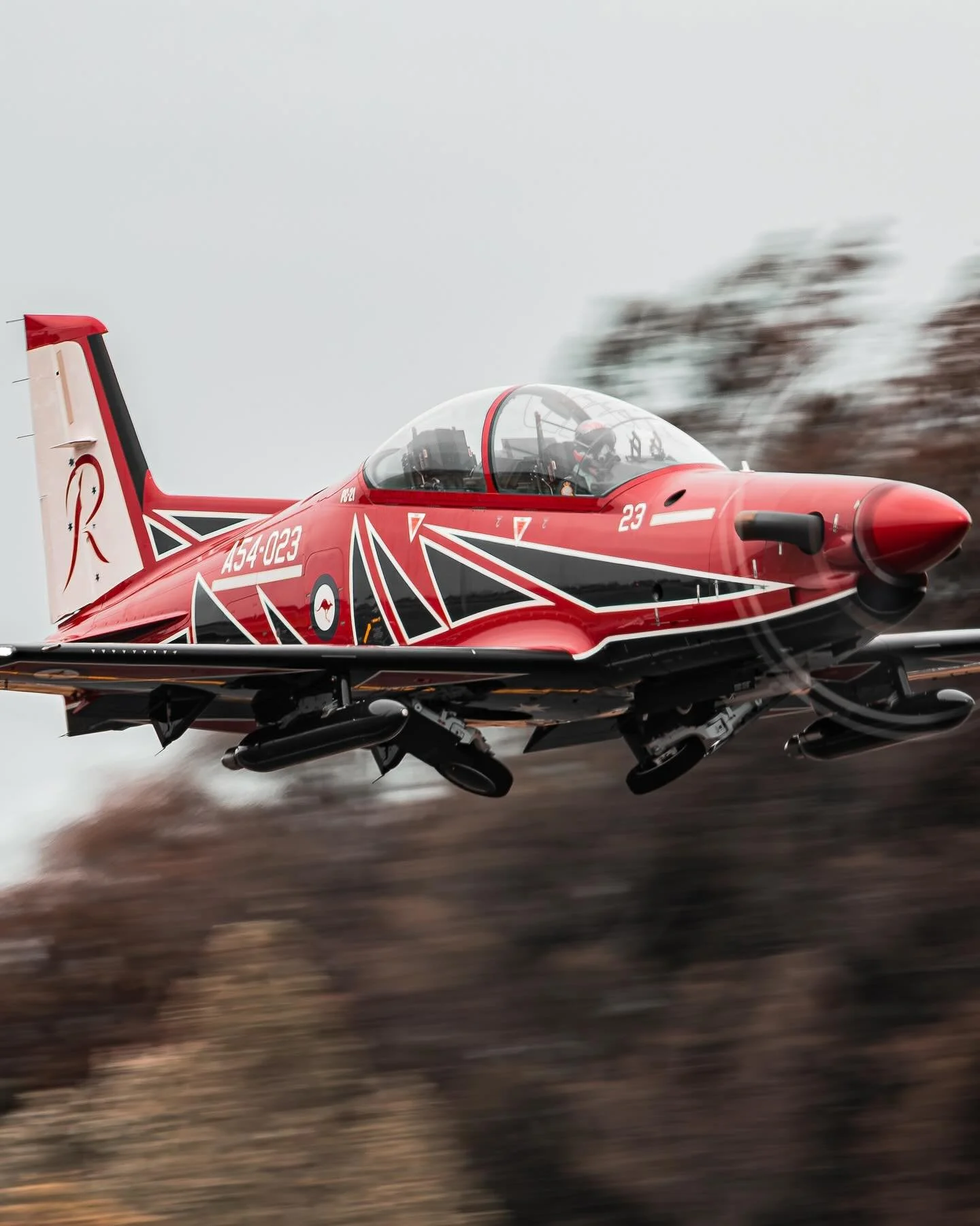 Toughest turboprops getting around
@ausairforce @airforceroulettes 
#aviation #airshow #richmondairshow #sydney #planespotting #avgeek #aviationphotography #australia #mint #cancelmountisaaviation #planes #pilatus #pc21 #jet #turboprop #staind #rou