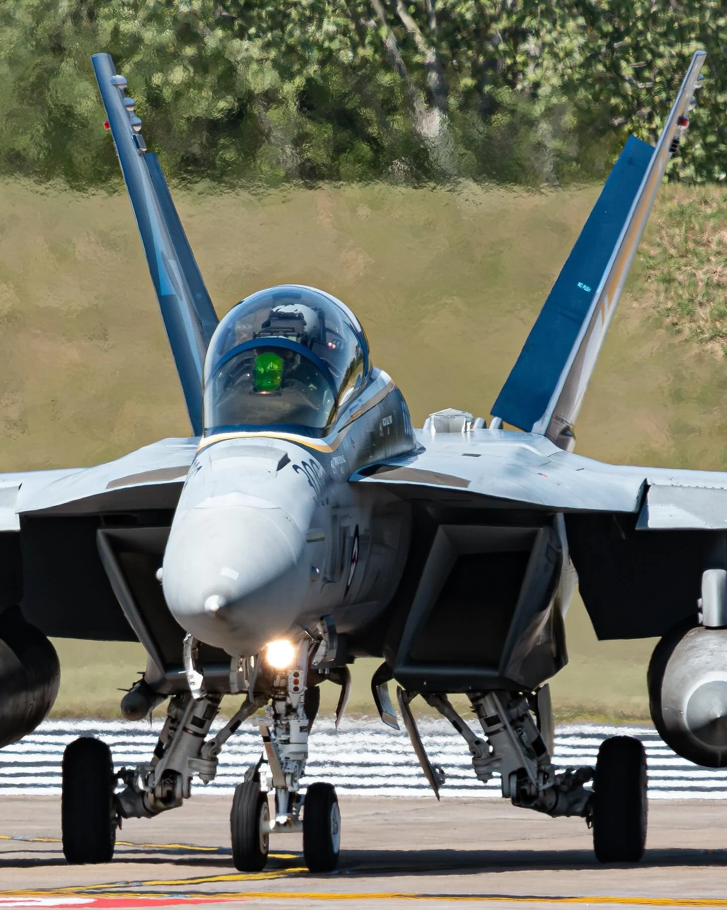 Taped up 9X. Long Live 306.
#aviation #avgeek #raaf #ausairforce #airshow #planespotting #fighterjet #boeing #ea18ggrowler #growler #electronicwarfare #306 #australia #sydney #richmondairshow #harm #jamming