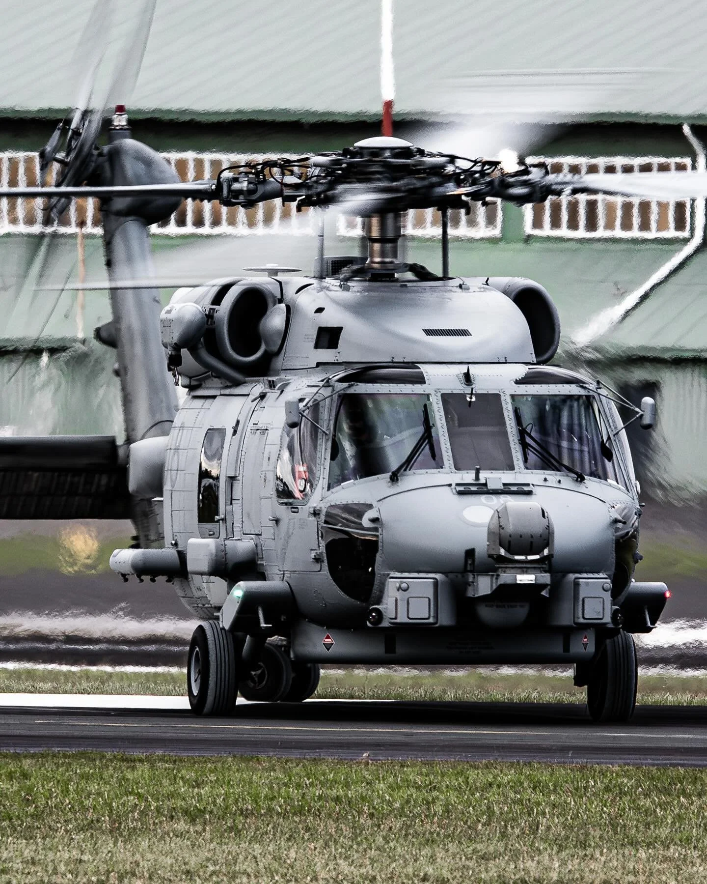 Run that Gauntlet 🏃
@ausnavy_faa @verticalvalor @sikorskyair 
#aviation #planespotting #mh60r #seahawk #photography #sikorksy #mh60rseahawk #navy #australia #sydney #ausnavy #adf #youradf #australian navy #ran