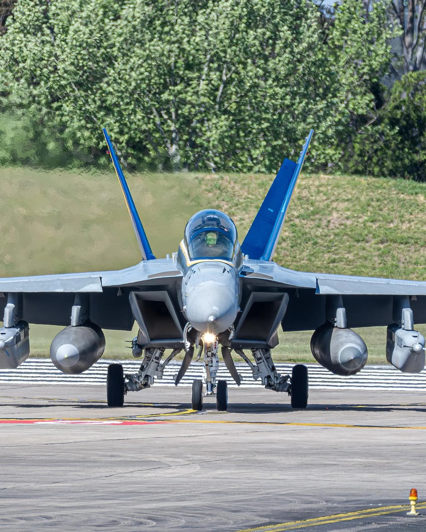 NOUS REVIENDRONS “we shall return” 
A46-306 showing off at the RAAF Richmond Airshow 
#RAAF #EA18G #Growler #RAAFGrowler #RAAFBaseAmberley #AussieAirPower #ElectronicAttack #RAAFJets #RAAFPower #FastJetFriday #AviationPhotography #Milit