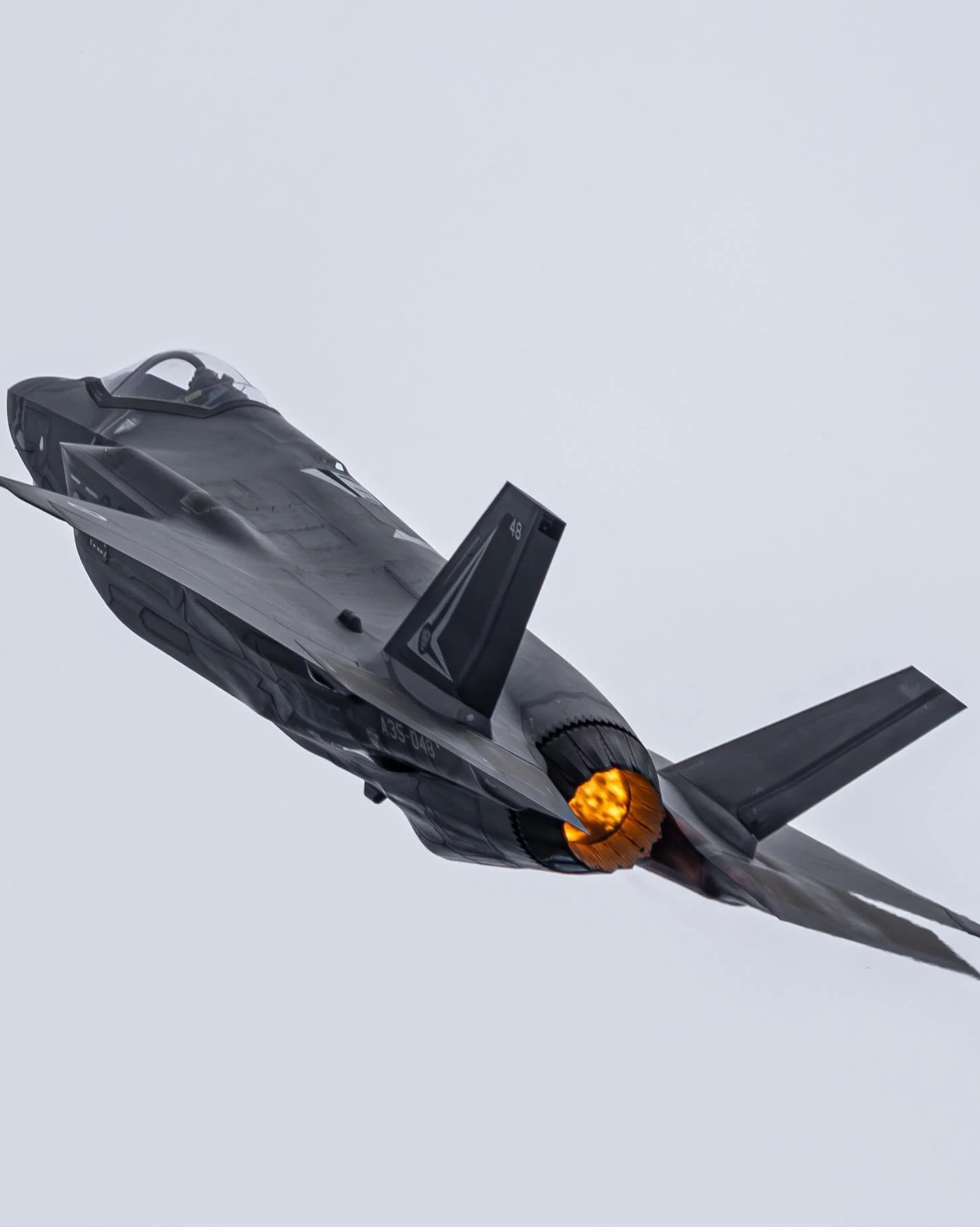 Where Technology Meets Lightning ⚡️ 
.#RAAFF35 #F35LightningII #RAAF #RoyalAustralianAirForce #LightningII #AviationPhotography #MilitaryAviation #AussieAviation #FighterJet #FifthGenFighter #StealthJet #AirPower #JetPhotography #AviationLovers #Avi