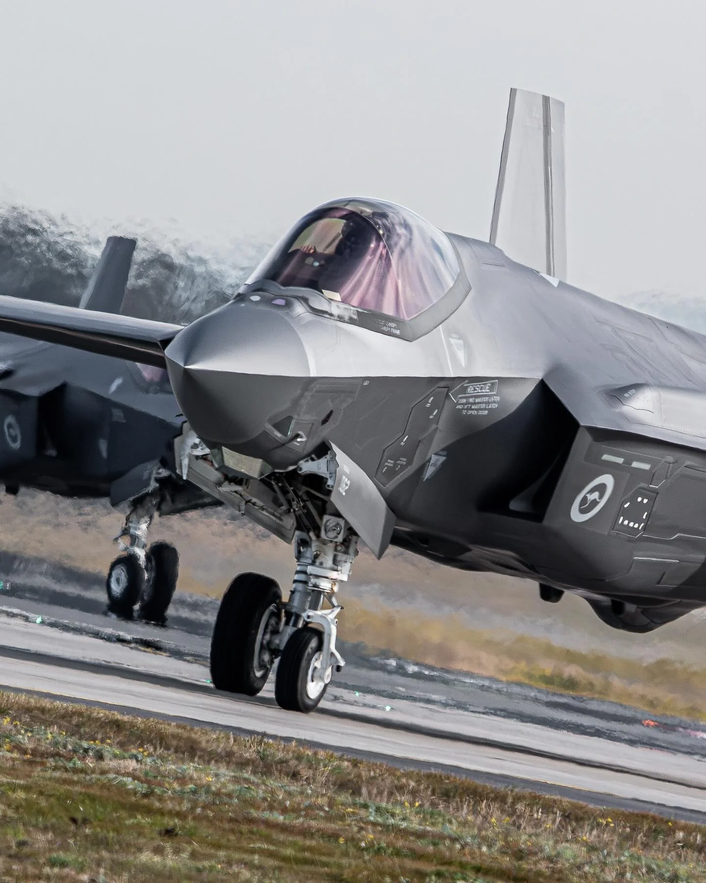 Who’s counting anyway
#f35 #f35lightningii #raaf #ausairforce #airforce #fighterjet #planespotting #airshow #planes #loclheedmattin #australia #aus #lockheedmartinf35 #f35a #raafbasewilliamtown